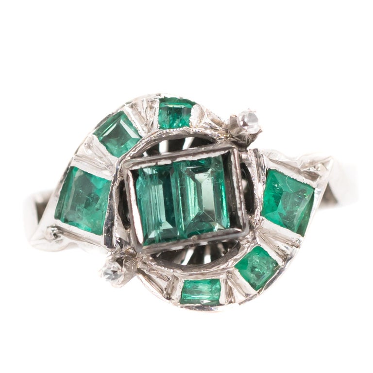 1920s 0.75 Carat Colombian Emerald and 18 Karat White Gold Bypass Ring ...
