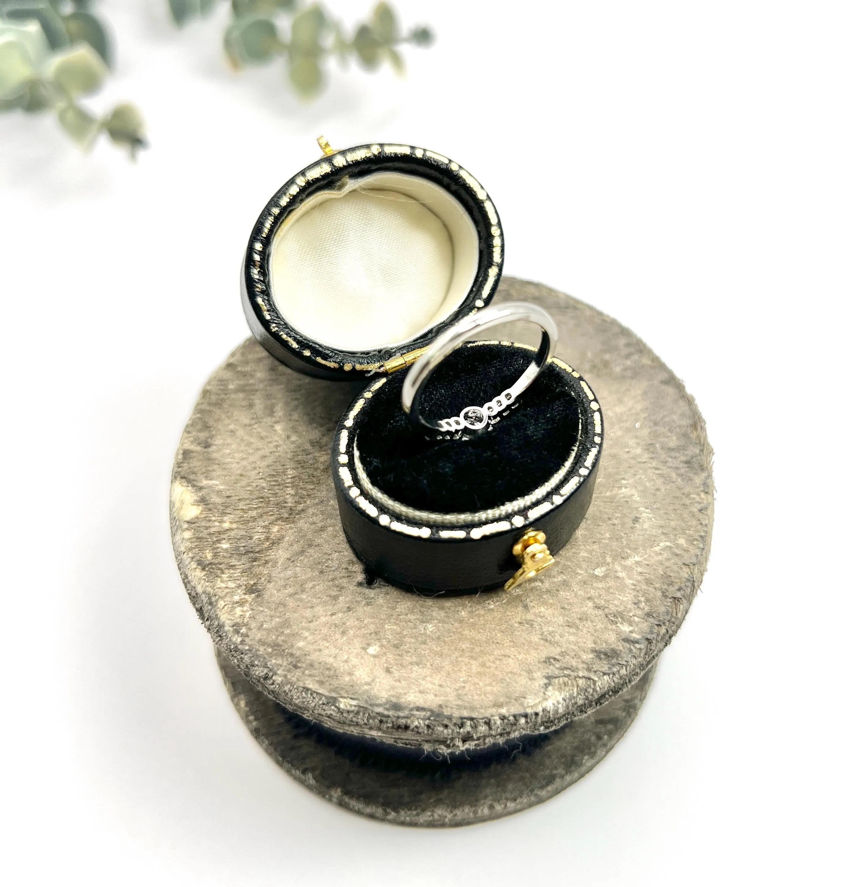 Diamante da 0,75 carati del 1920 incastonato in una nuova montatura di platino personalizzata con spalle di diamante in vendita 6