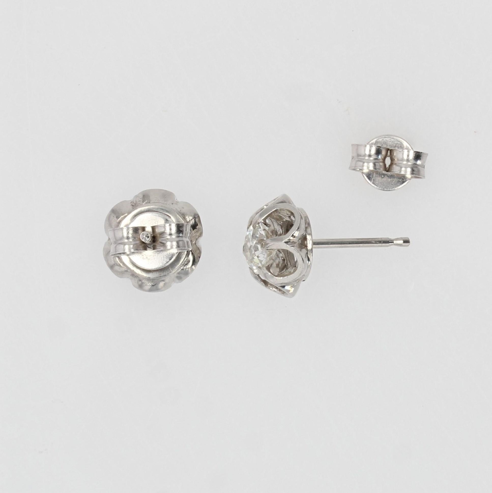 1920s 0.80 Carat Diamonds Set Dahlia 18 Karat White Gold Earrings For Sale 1