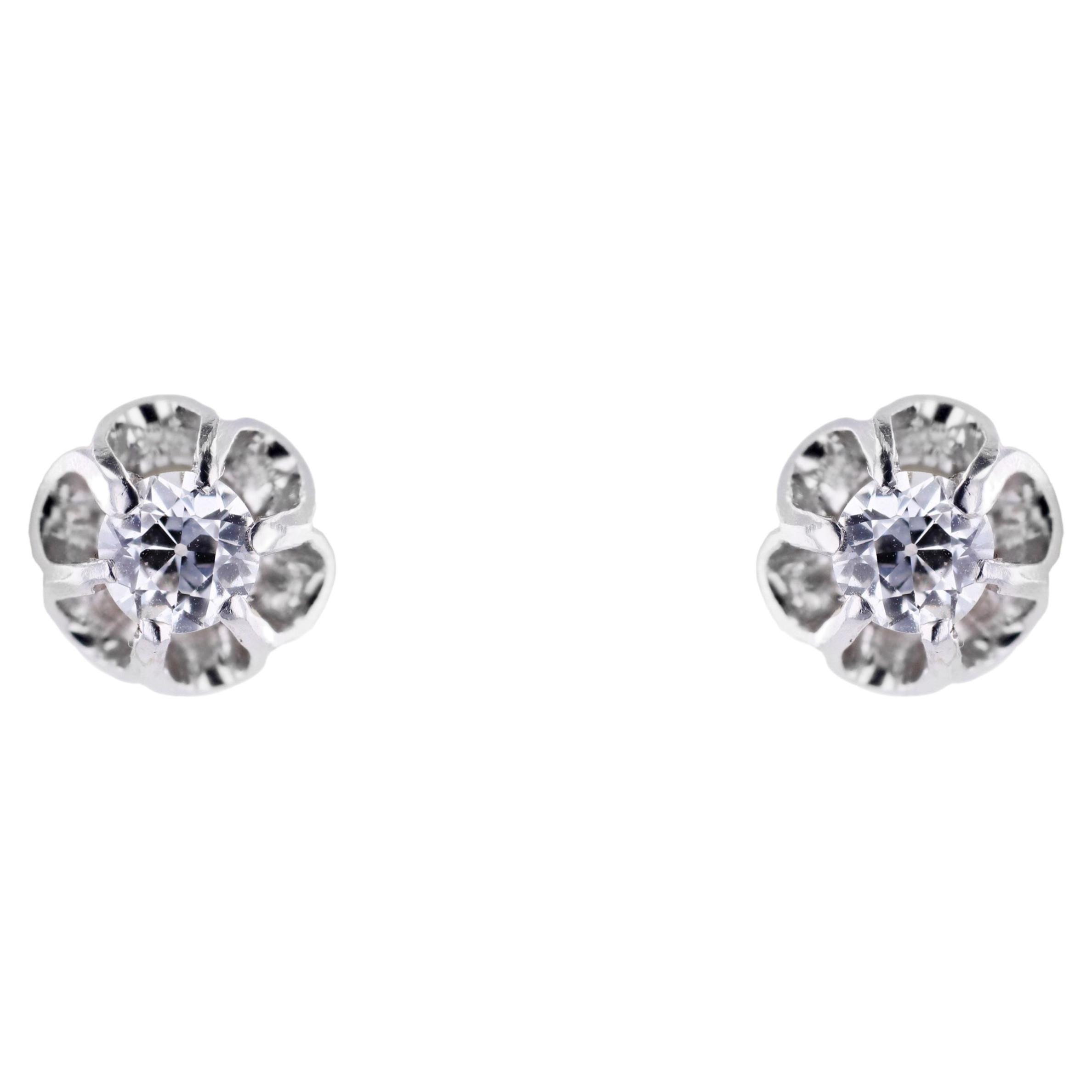 1920s 0.80 Carat Diamonds Set Dahlia 18 Karat White Gold Earrings For Sale