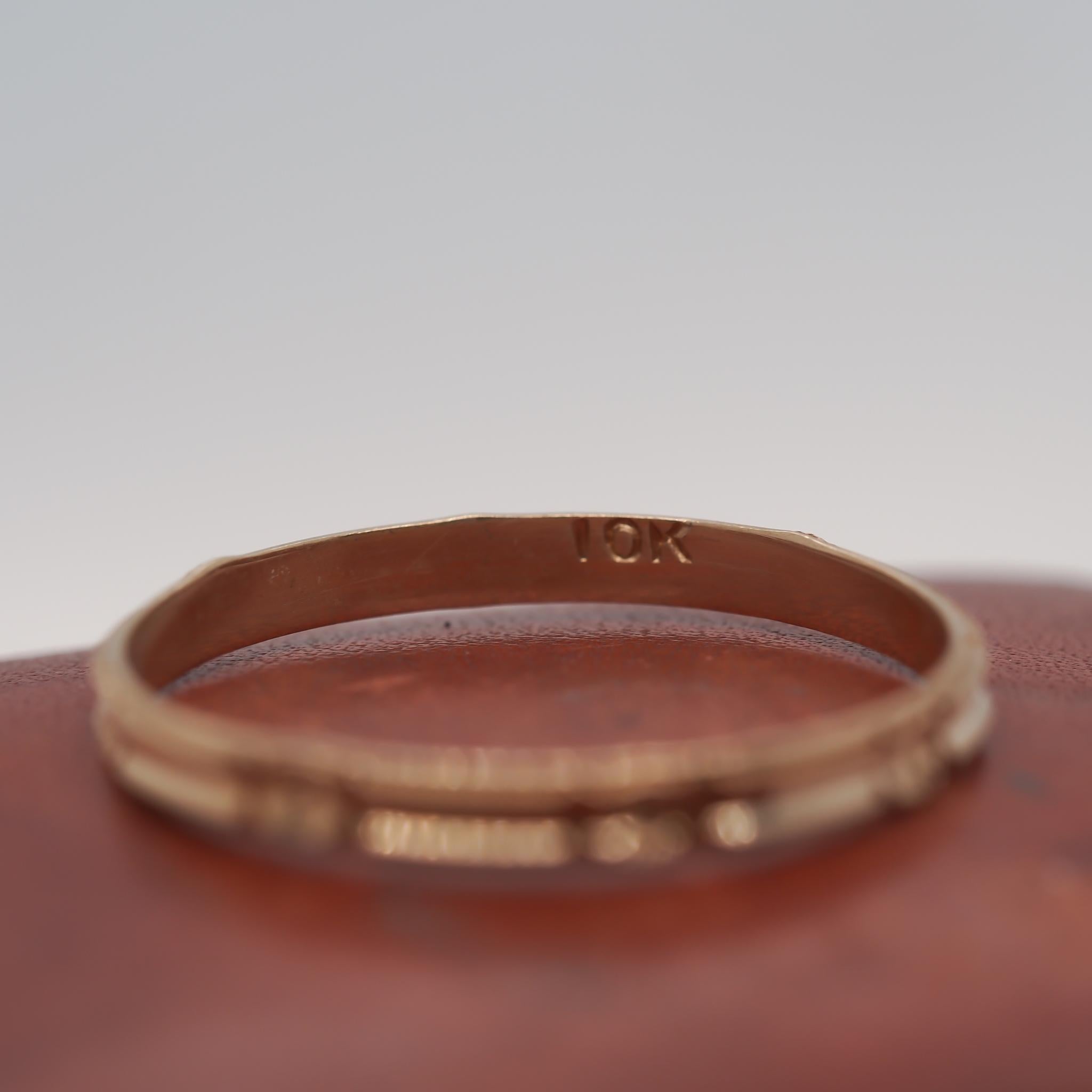 Women's 1920S 10K Yellow Gold Vintage Engraved Wedding Band For Sale