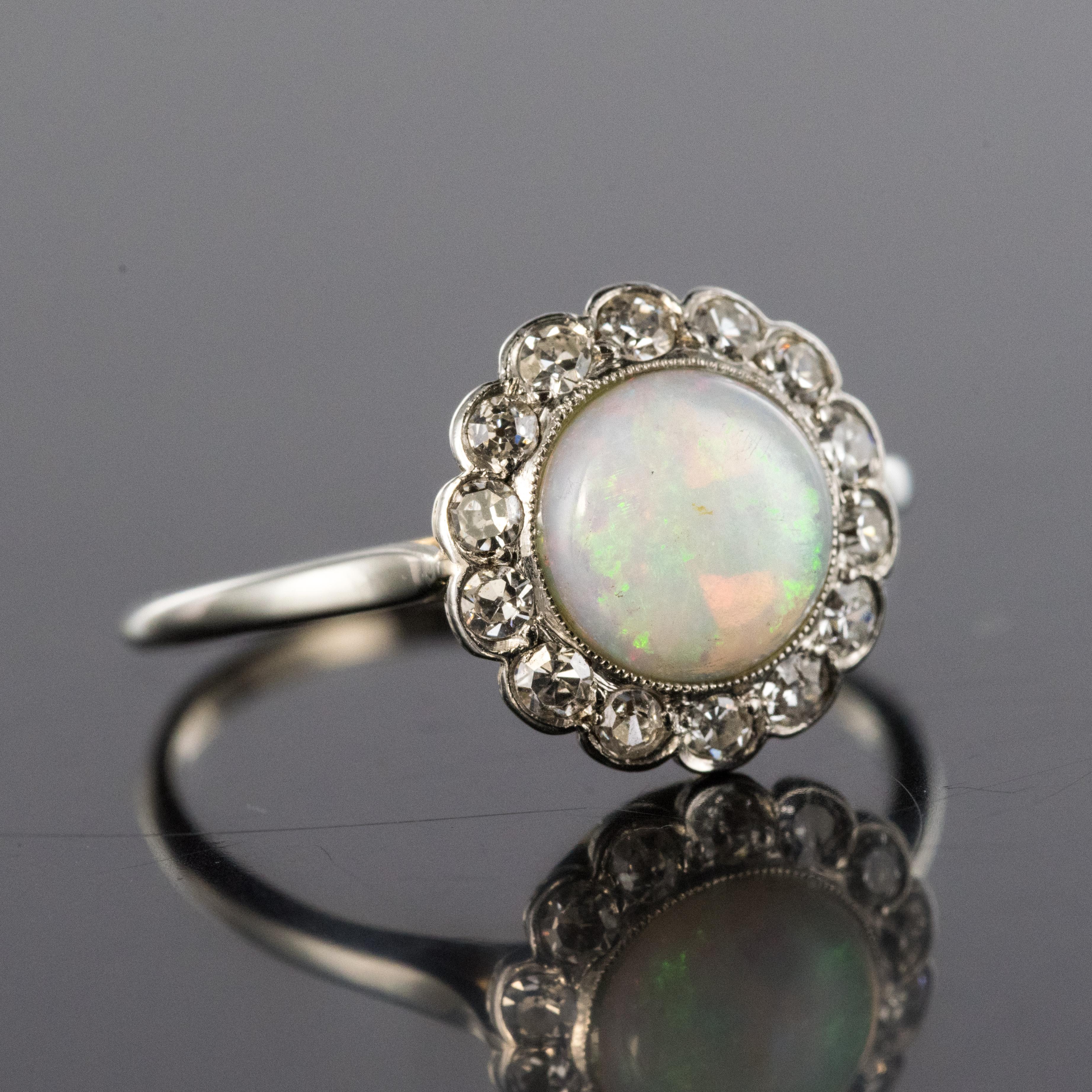 1920s 1.20 Carat Opal Diamonds Platinum Daisy Ring In Good Condition In Poitiers, FR