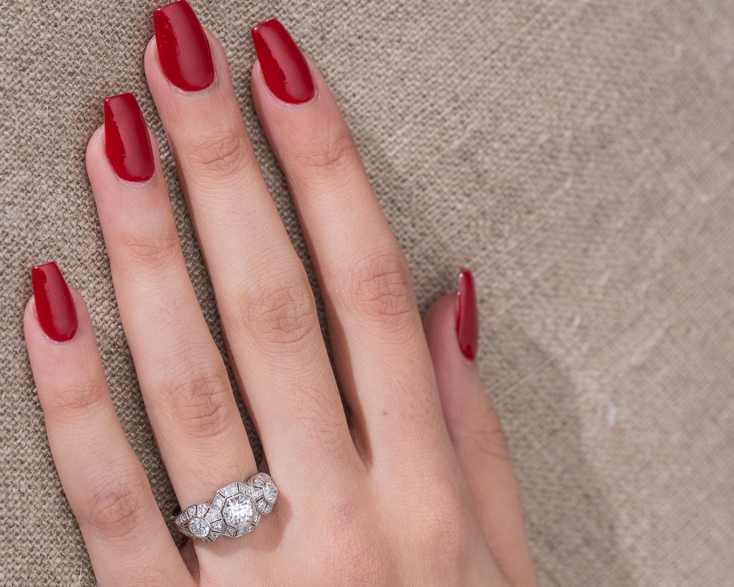 1920s 1.40 Carat Total 3-Stone Diamond Platinum Engagement Ring 6