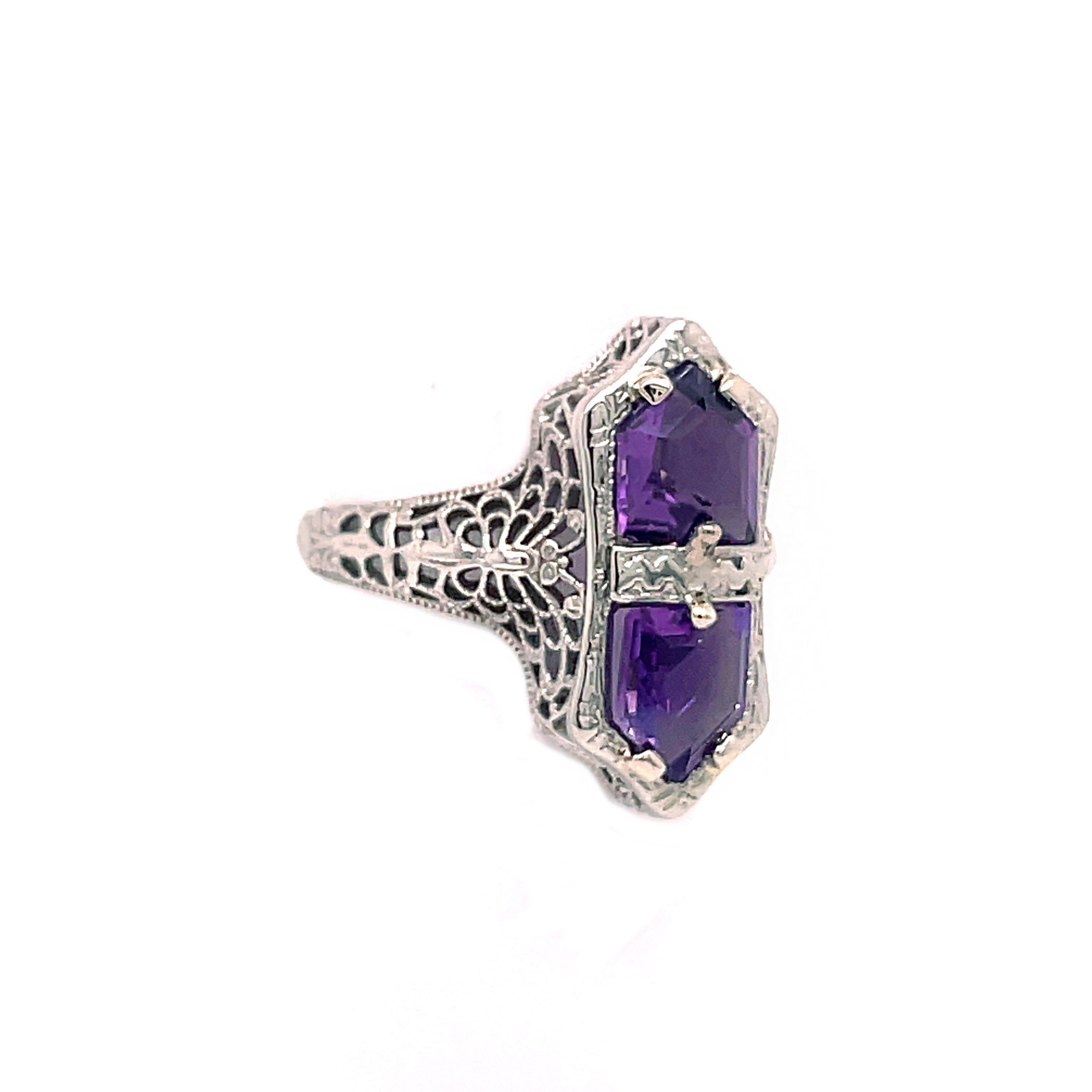 1920s 14K White Gold Filigree 3 Carat Amethyst Ring In Excellent Condition For Sale In Lexington, KY