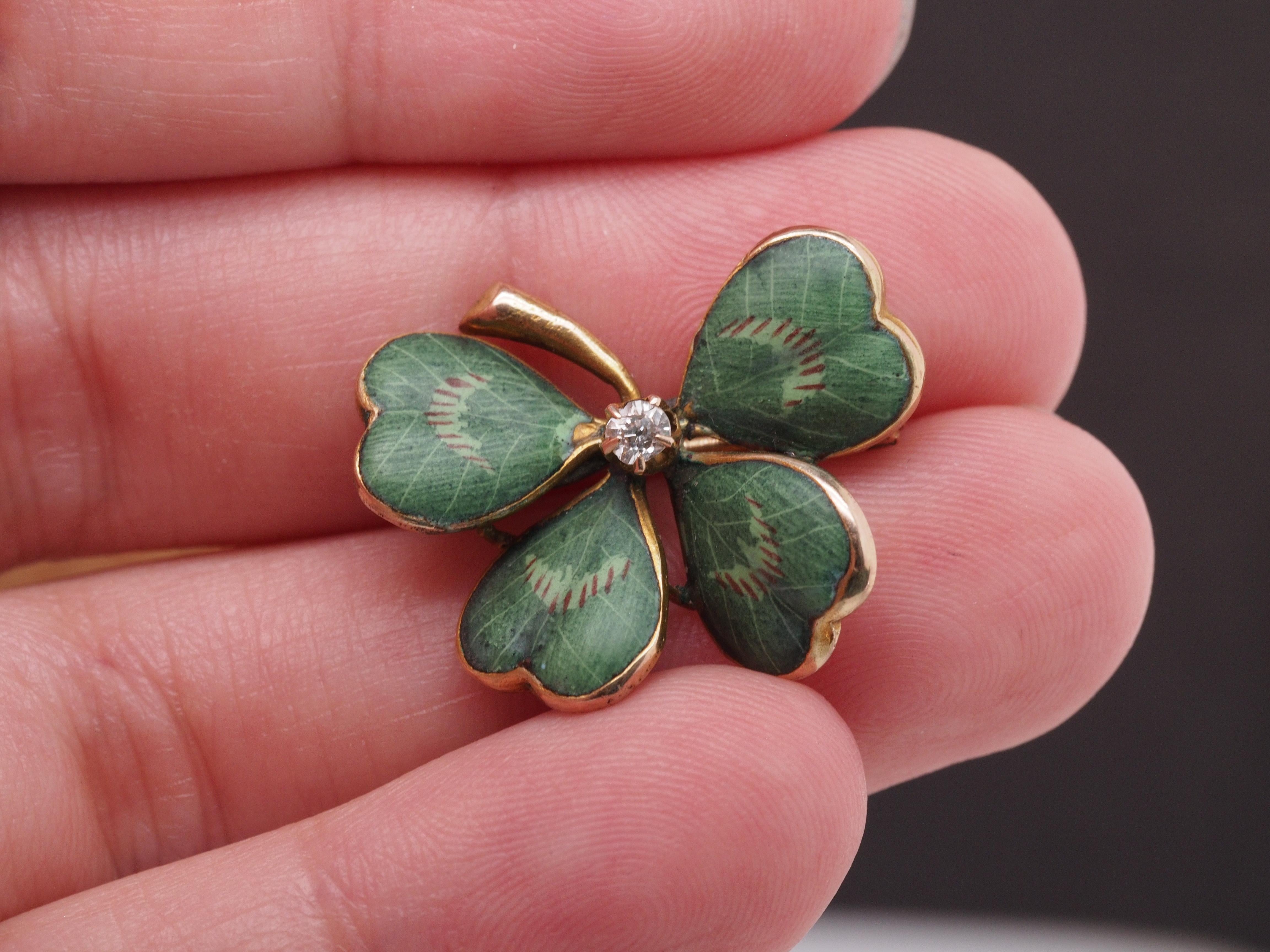 1920s 14K Yellow Gold Four Leaf Clover Enamel and Diamond Brooch In Good Condition For Sale In Atlanta, GA