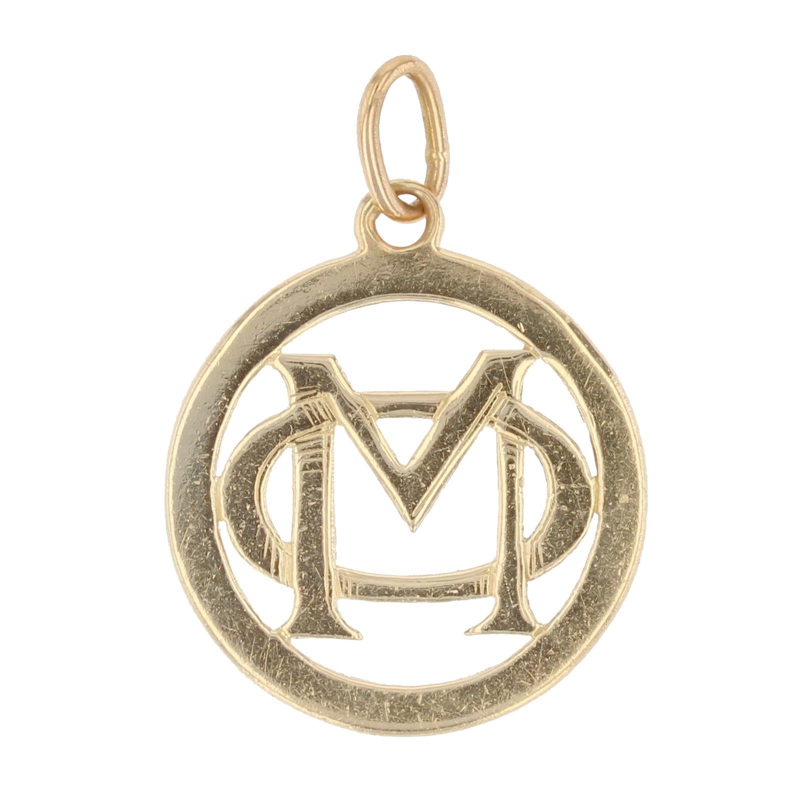 Pendant in 18 karat yellow gold.
This antique pendant of round shape represents the initials 
