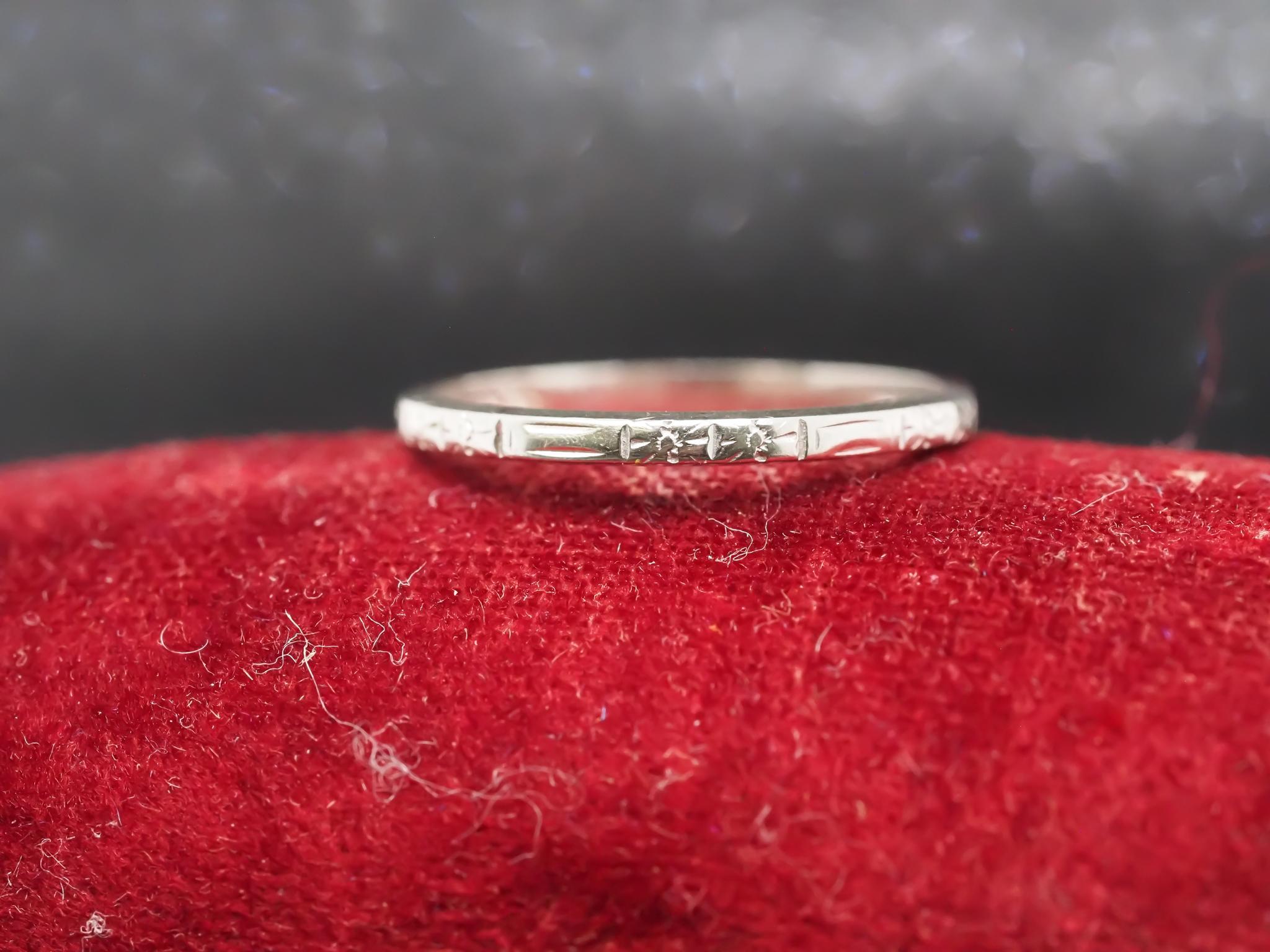 Year: 1920s

Item Details:
Ring Size: 6.75 (Sizable)
Metal Type: 18k White Gold [Hallmarked, and Tested]
Weight: 1.5 grams

Band Width: 1.6mm
Condition: Excellent