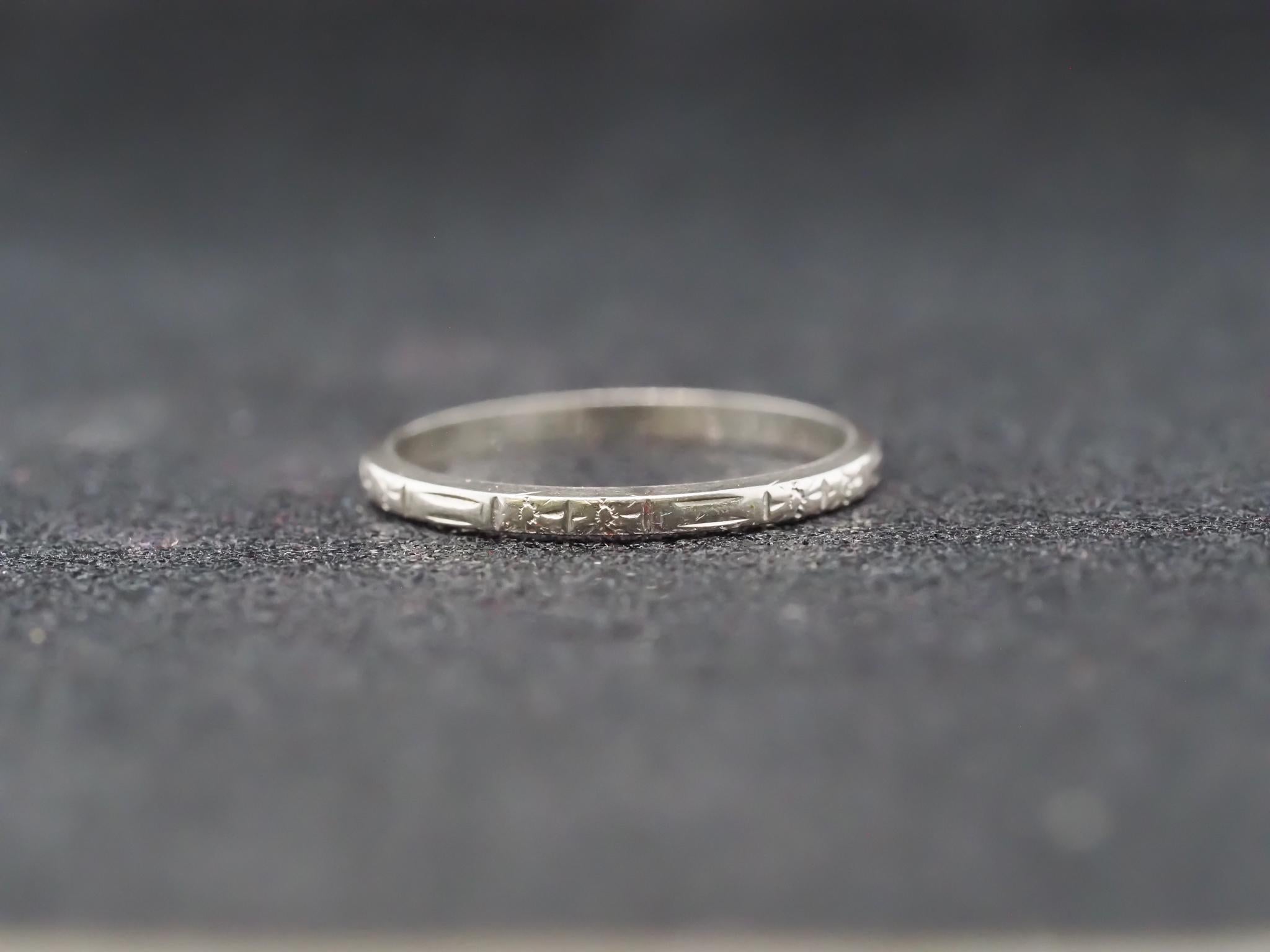 1920s 18K White Gold Engraved Wedding Band Size 6.75