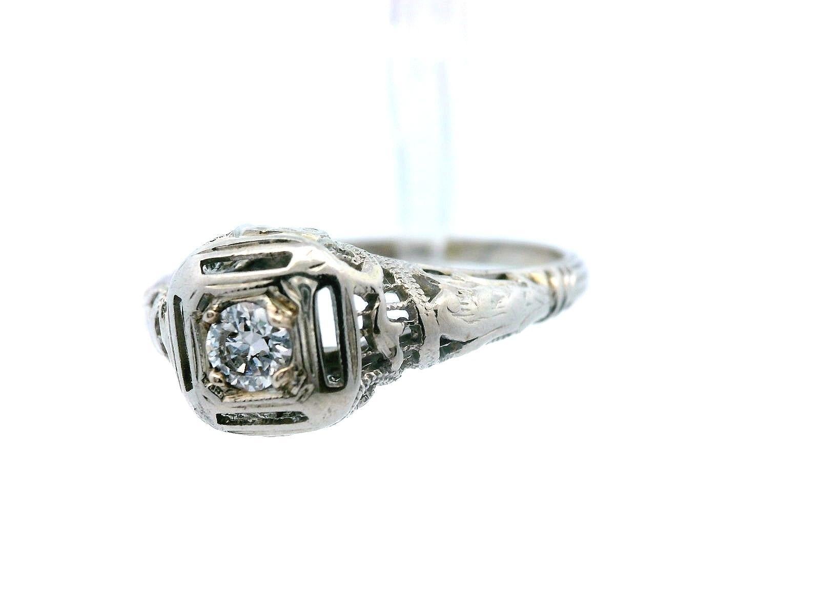Anello con diamanti in filigrana in oro bianco 18 carati degli anni '20 in vendita 1