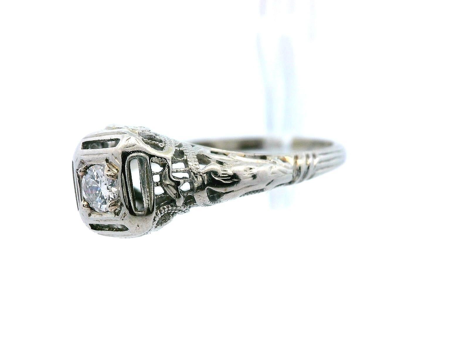 Anello con diamanti in filigrana in oro bianco 18 carati degli anni '20 in vendita 3