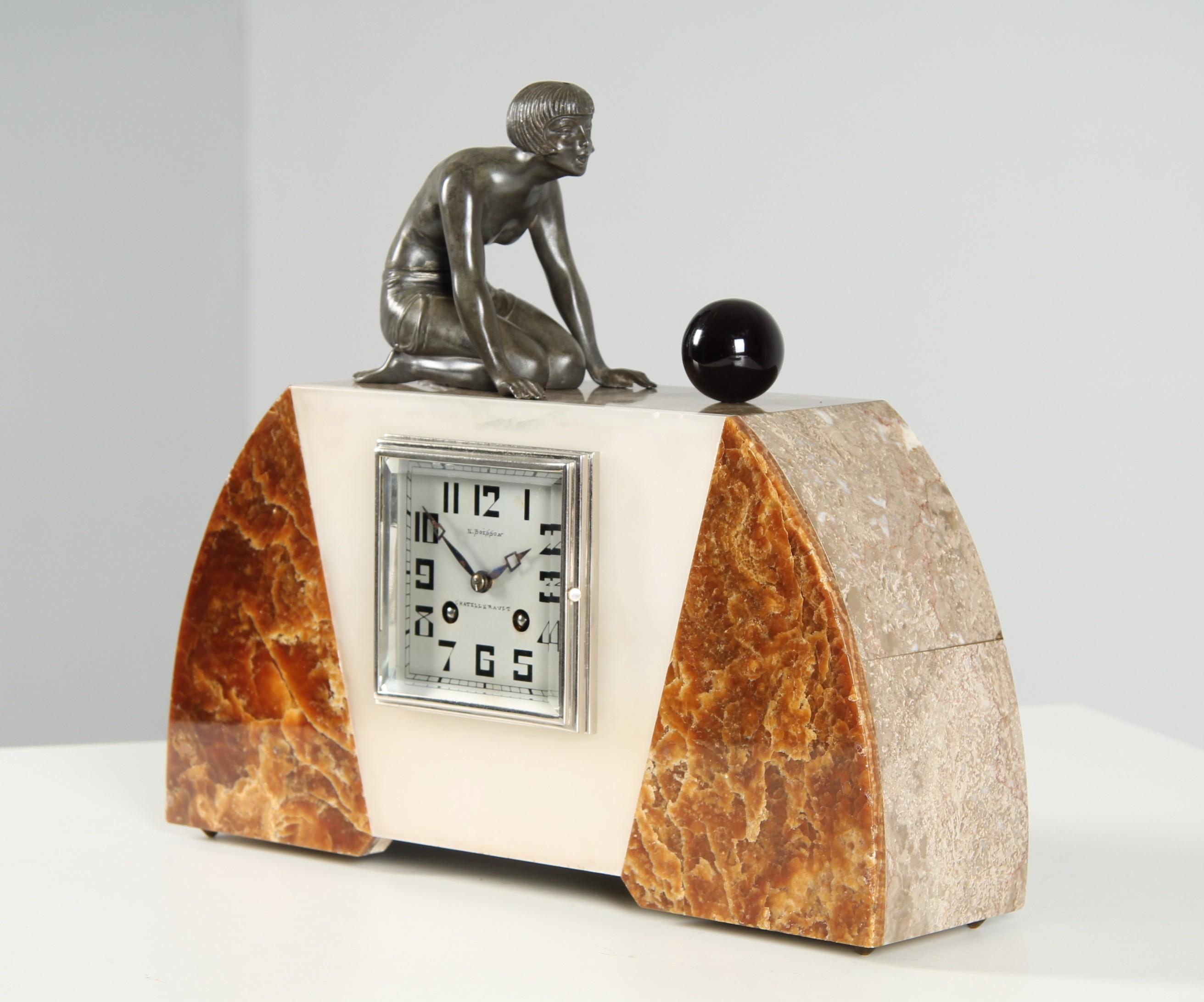 Art Deco Mantel Clock

France
Marble, Metal
Art Deco around 1930

Dimensions: H × W × D: 32 × 37 × 11 cm

Description:
Representative French pendule in an expressive design from the high phase of Art Deco.
The case is made of cream-coloured and