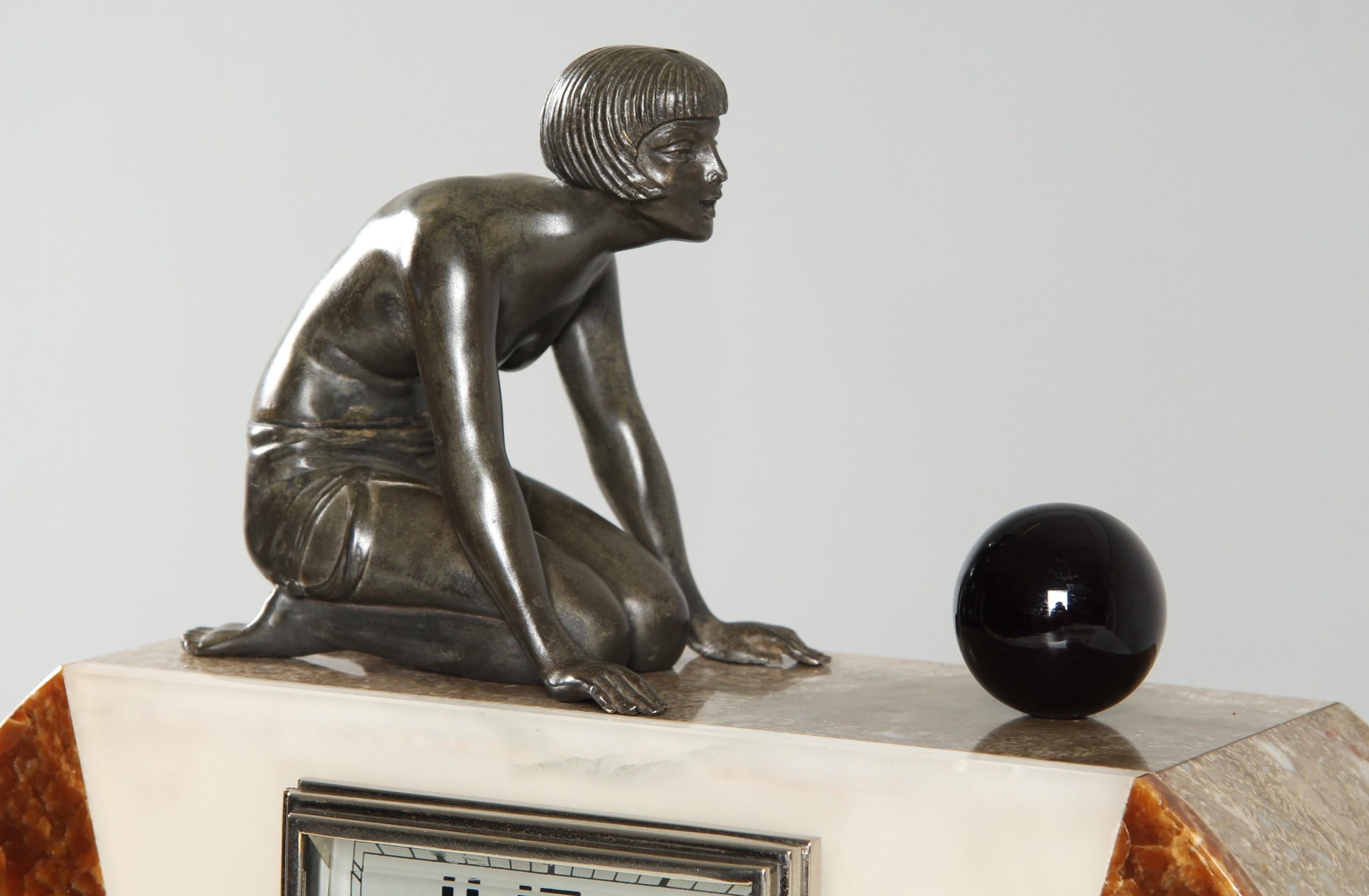 French 1920s -1930s Art Deco Mantel Clock - in wonderful restored condition For Sale