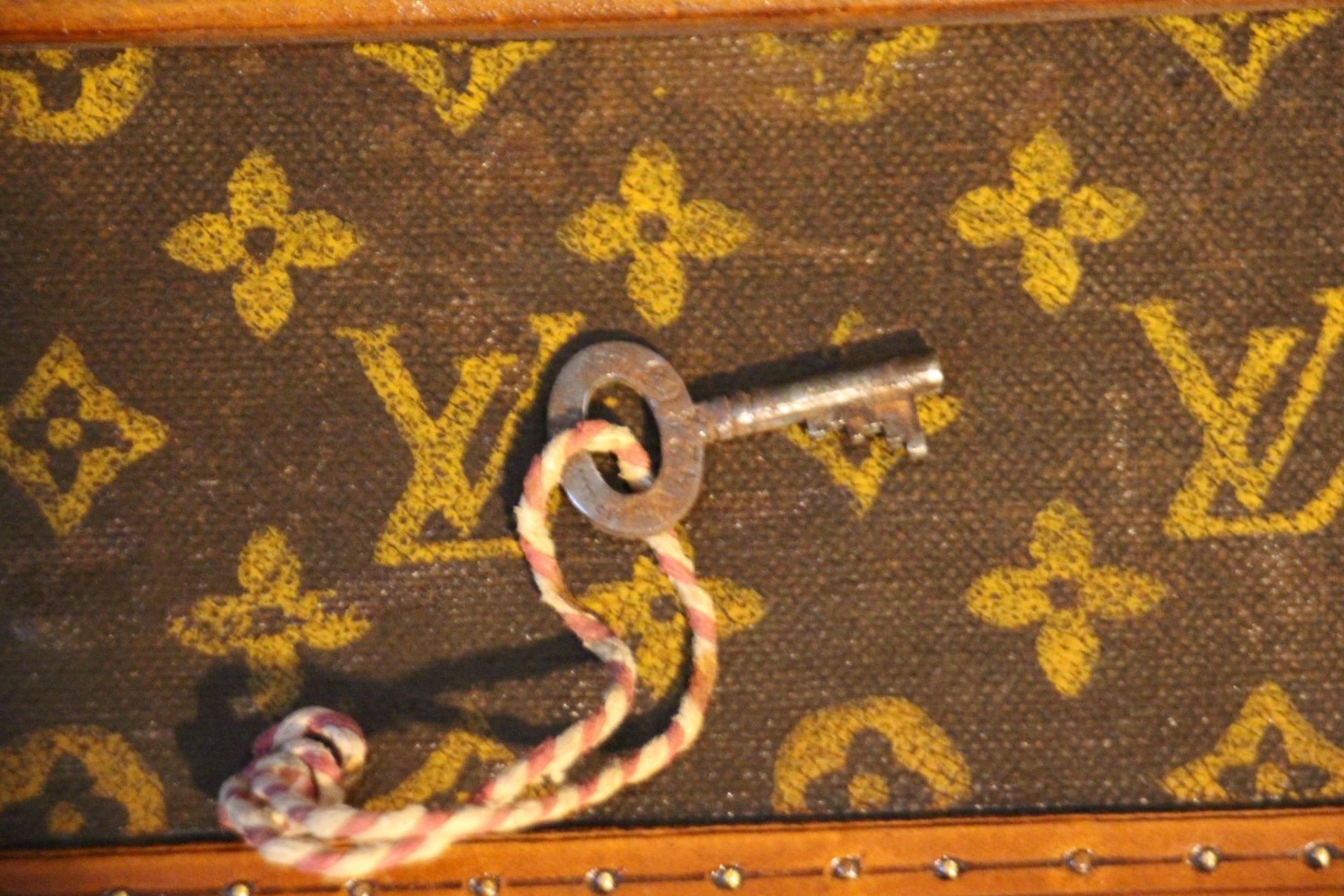 1920's-1930's Louis Vuitton Trunk in Monogram, 80 cm Louis Vuitton Steamer Trunk 9