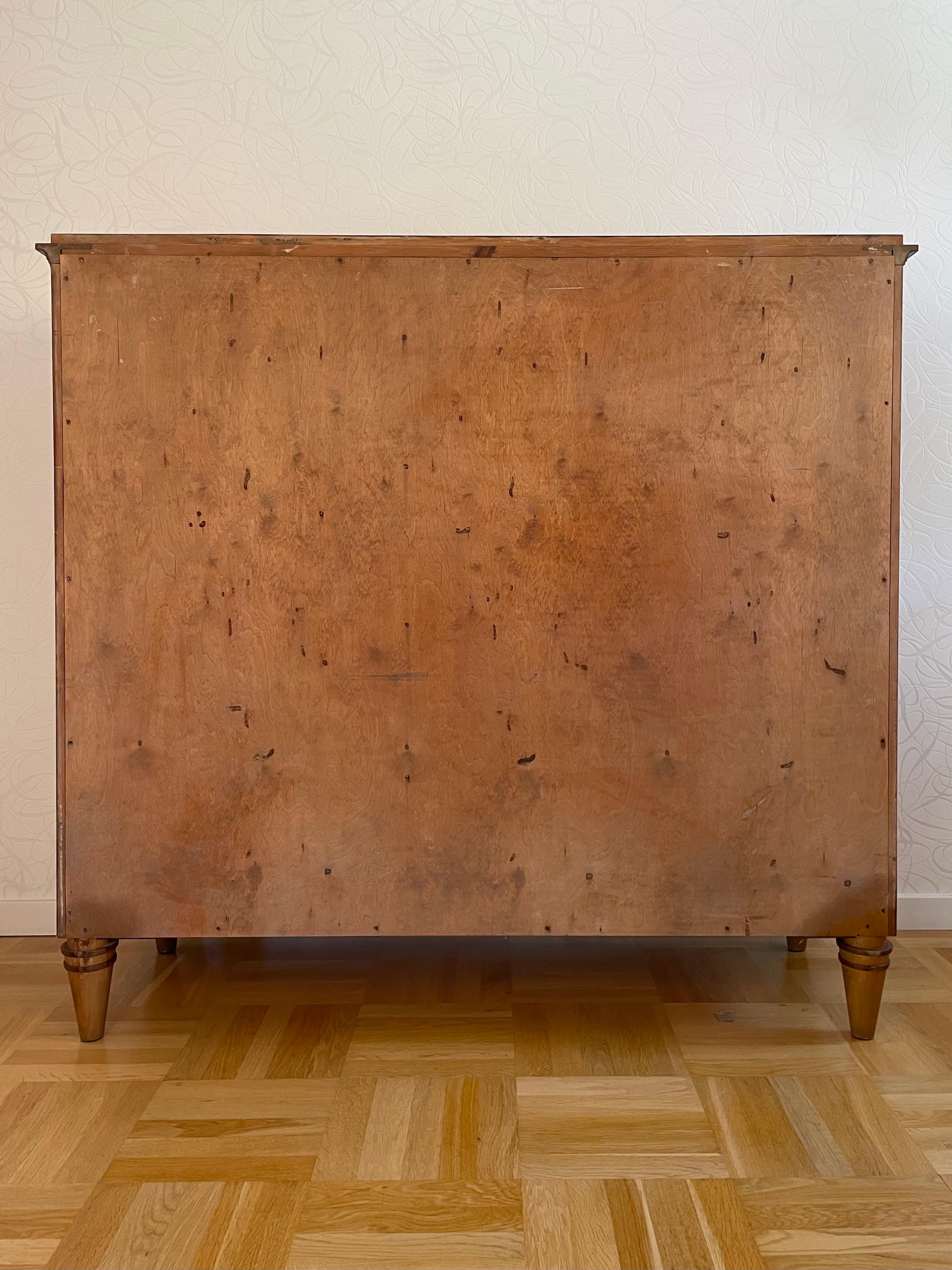 Schwedischer Grace Masur-Schrank aus Birke mit Intarsien, Carl Bergsten zugeschrieben 1920er und 1930er Jahre im Angebot 8