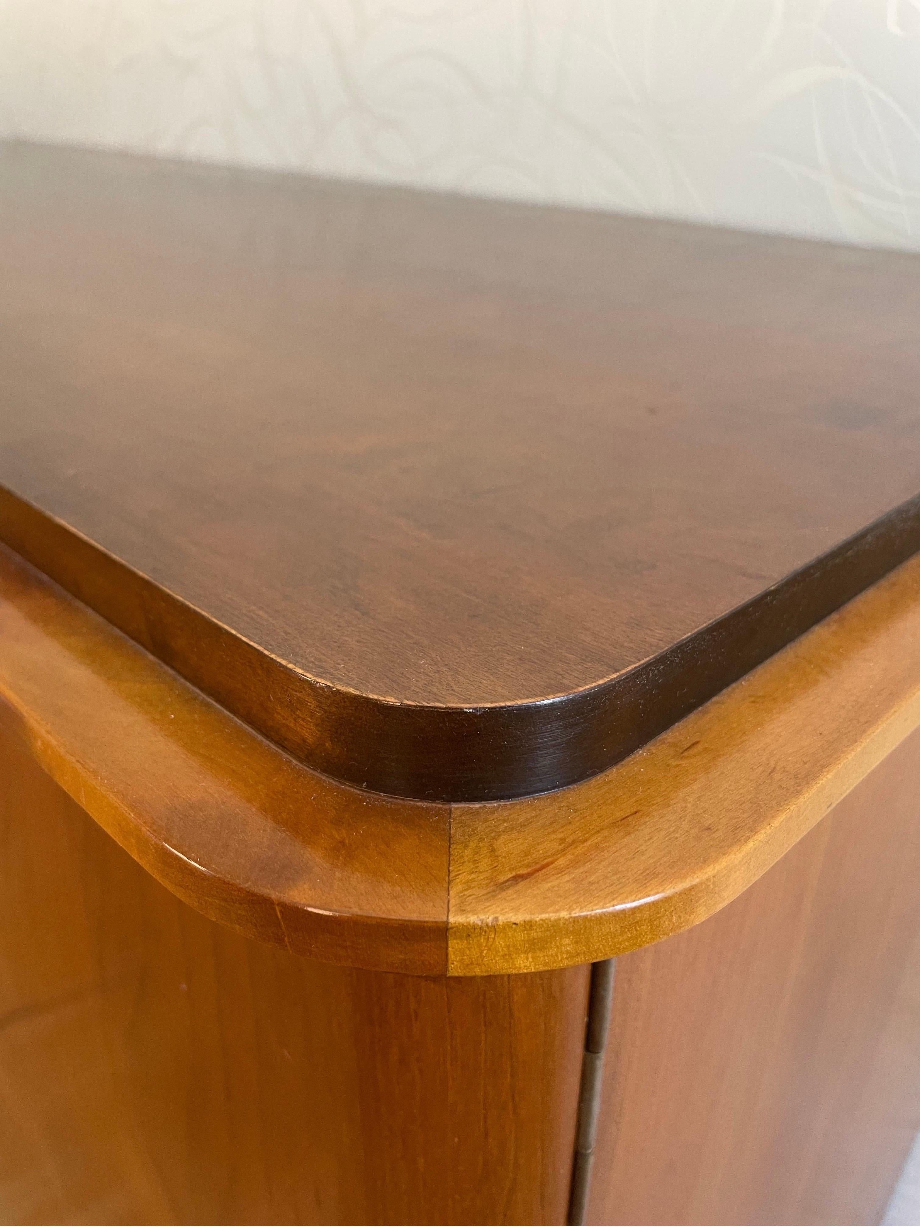 Schwedischer Grace Masur-Schrank aus Birke mit Intarsien, Carl Bergsten zugeschrieben 1920er und 1930er Jahre (Handgefertigt) im Angebot