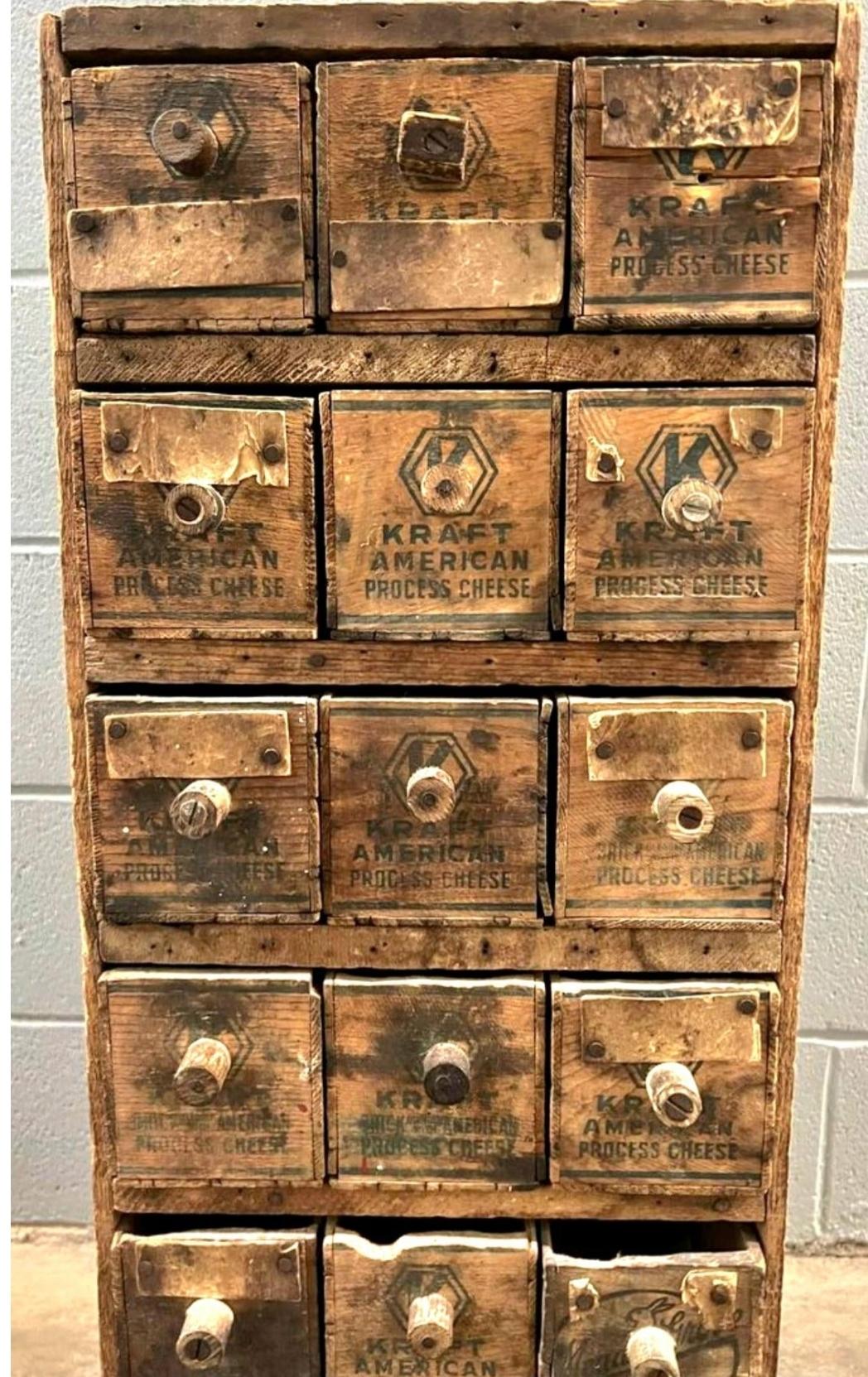 Américain Cabinet d'apothicaire à 21 boîtes des années 1920 en vente