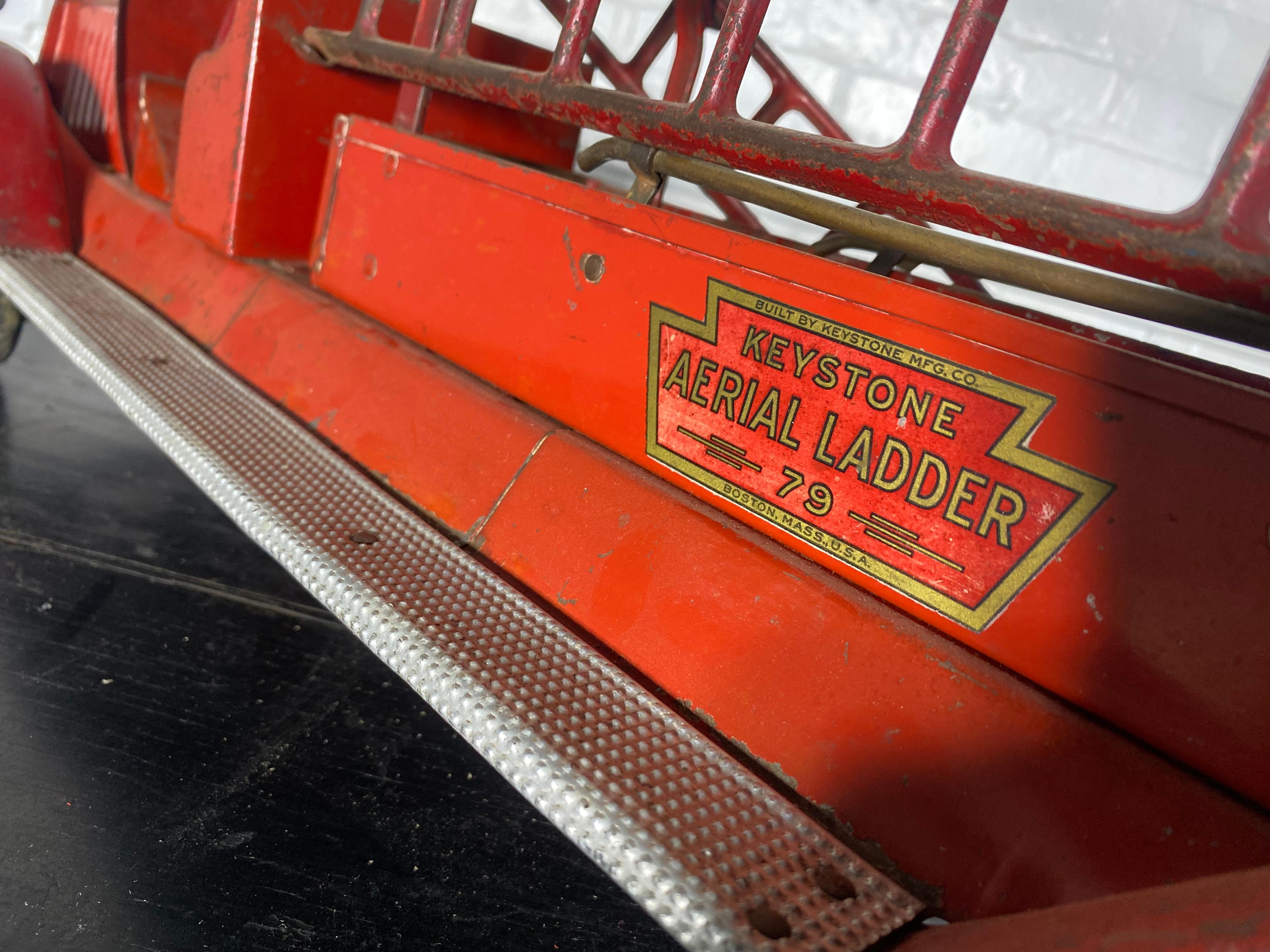 1920S / 30S kEYSTONE Pressed steel Fire Truck Ariel Ladder 79,  Packard In Good Condition In Buffalo, NY