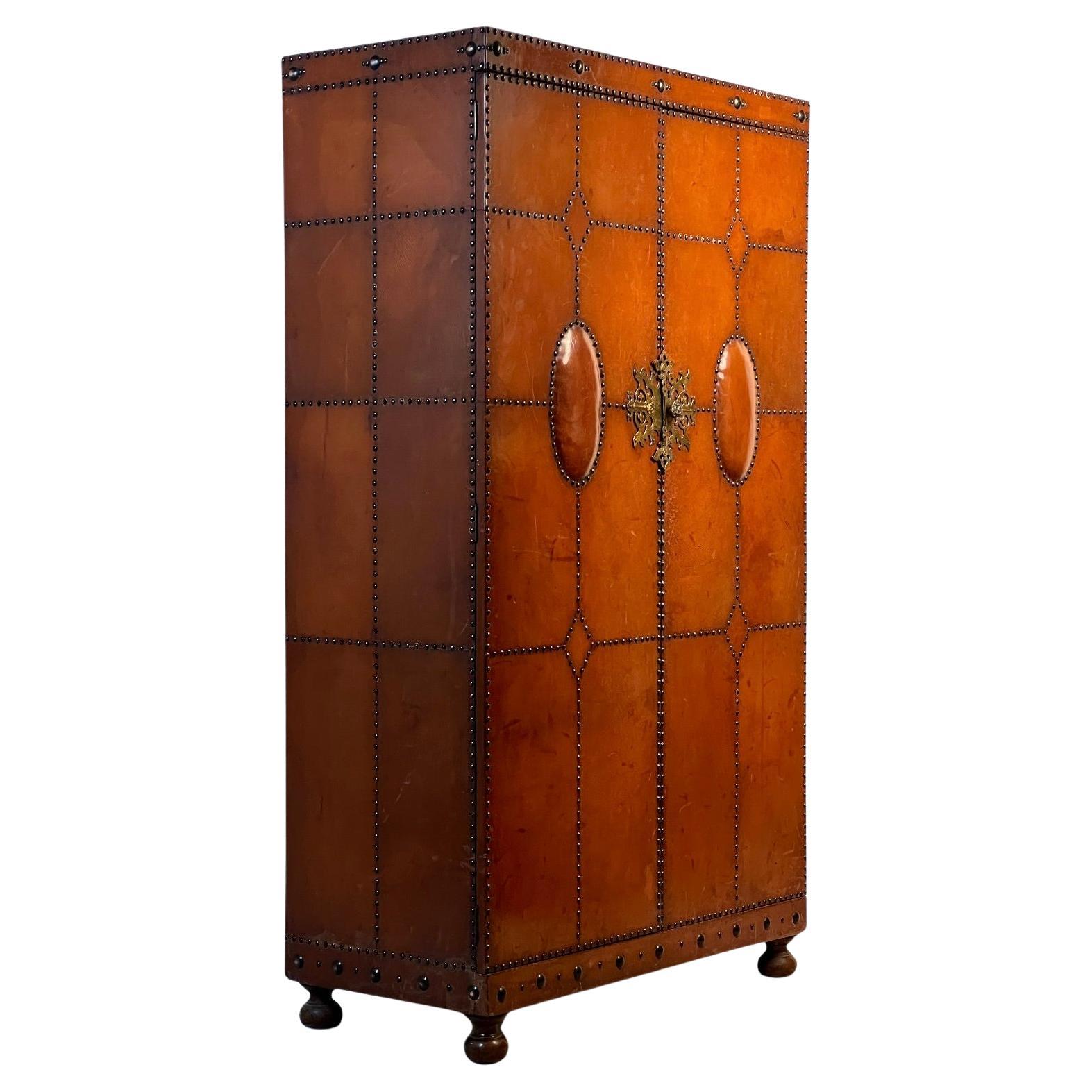 1920S–30S Spanish Leather Wardrobe With Studwork And Brass Lock en venta