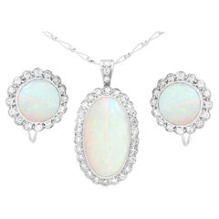 Set aus Ohrring und Anhänger, 8,18 Karat Opal und Diamant, 1920er Jahre