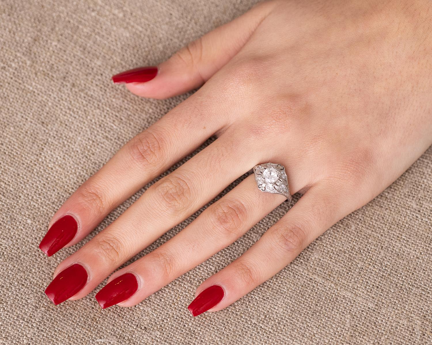 Women's 1920s .98 Carat Total Old European Diamond Platinum Engagement Ring For Sale