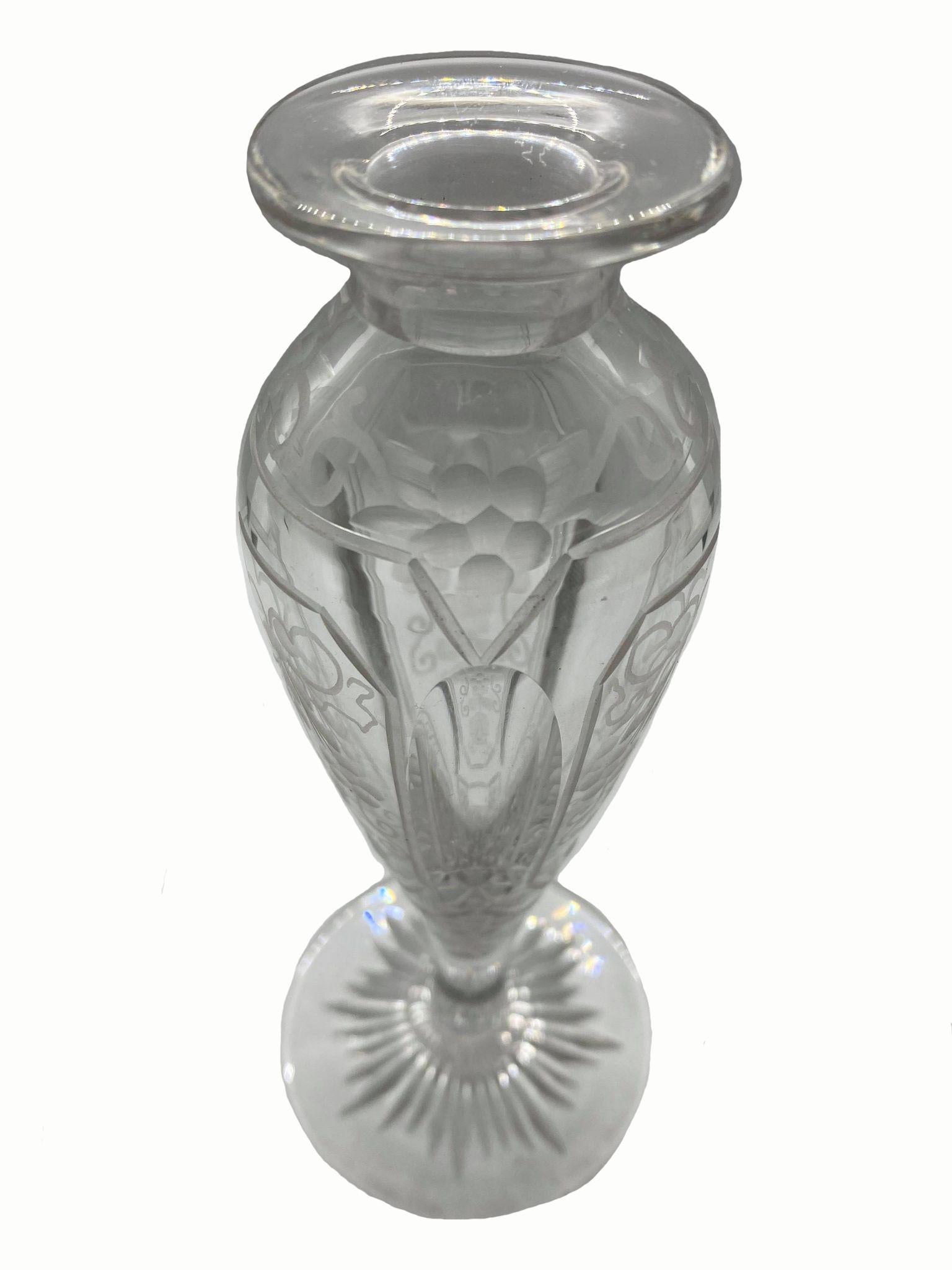 parfümflasche aus den 1920er Jahren, geätzt, mit emailliertem Cloisonné-Verschluss.