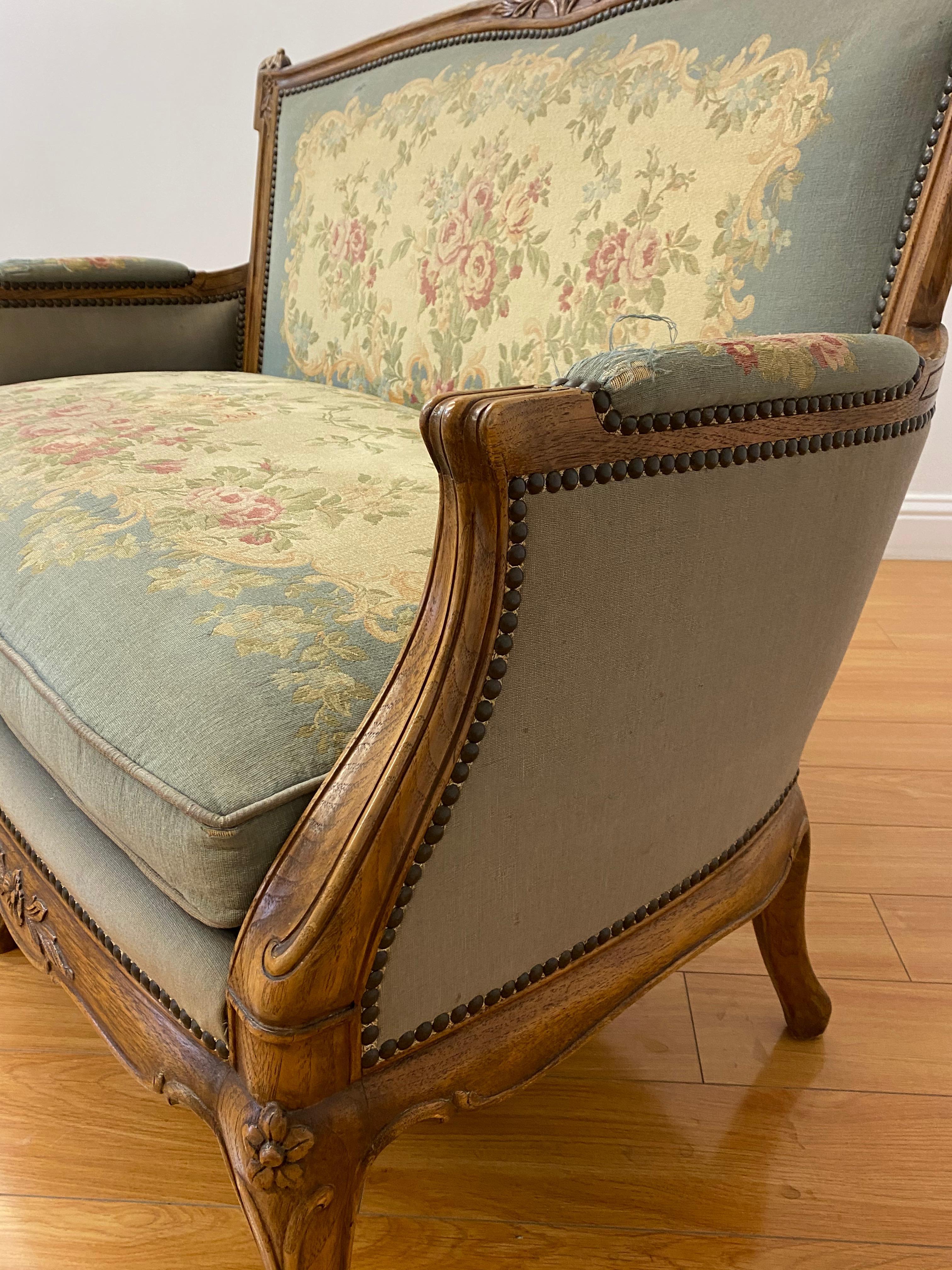 1920s American Carved Oak Settee by Robert Irwin, Grand Rapids, MI In Good Condition In San Francisco, CA