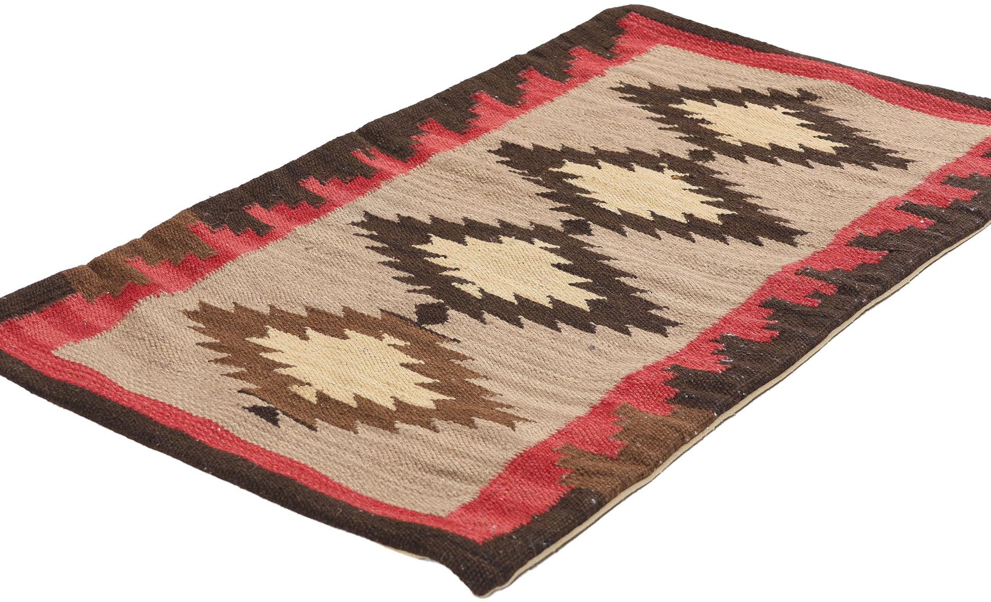 79016 Antique Transitional Southwestern-Style Kilim Rug, 01'09 x 03'00. Ce kilim de transition antique en laine tissé à la main, de style sud-ouest, capte l'attention par son mélange harmonieux de précision géométrique et d'élégance terreuse,