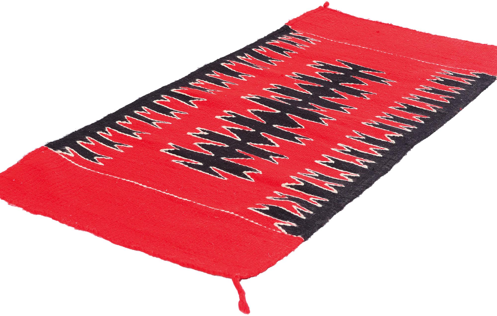 79068 Antique Germantown Southwestern-Style Kilim Rug, 01'09 x 03'09. Ce kilim antique en laine tissée à la main, de style sud-ouest, est un exemple captivant du tissage Germantown, un style qui a prospéré à la fin du XIXe siècle et au début du XXe