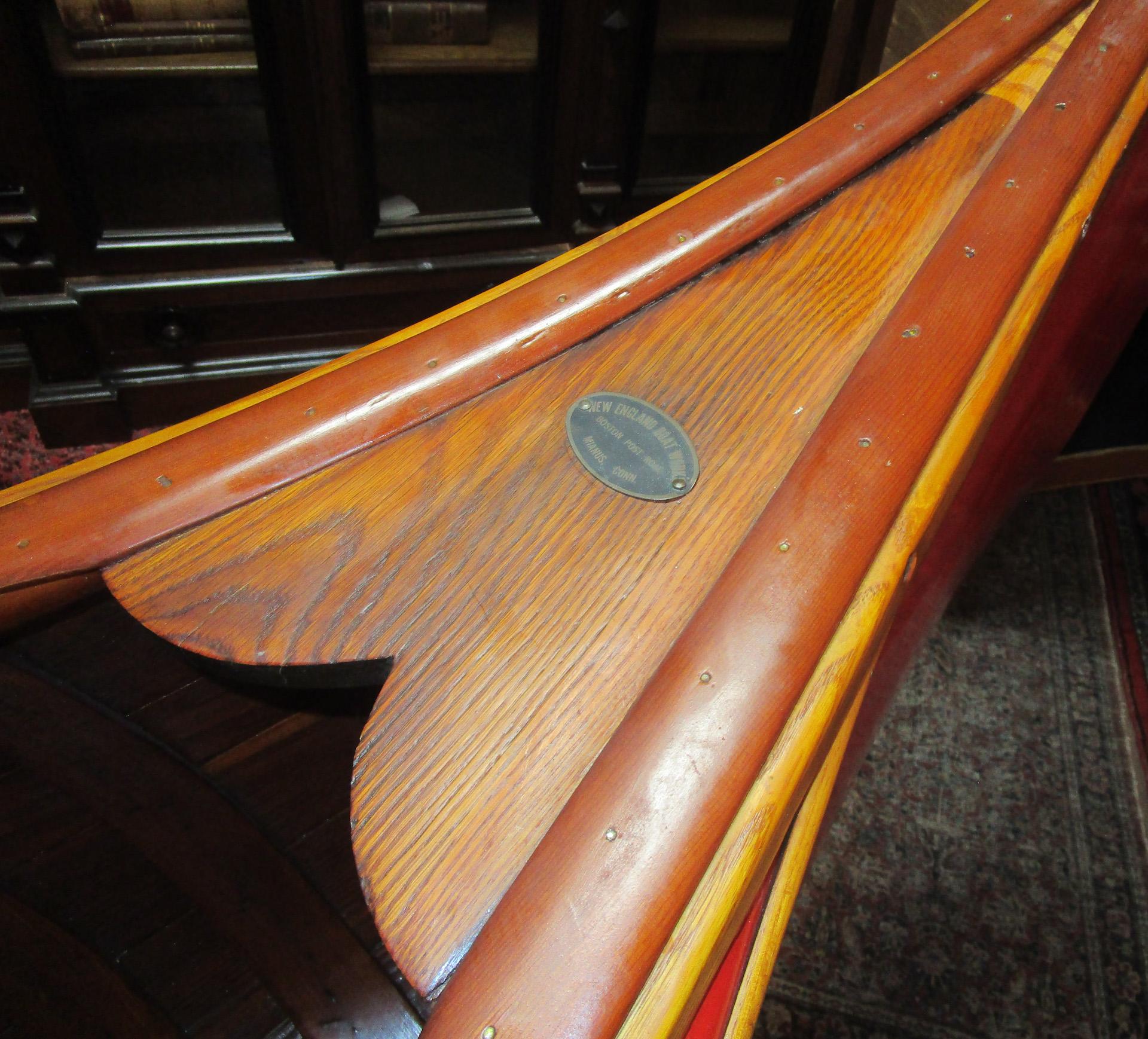 Canoe 1920er Jahre amerikanischer sternförmiger Holzholz mit Sponsons von New England Boat Works (Adirondack) im Angebot
