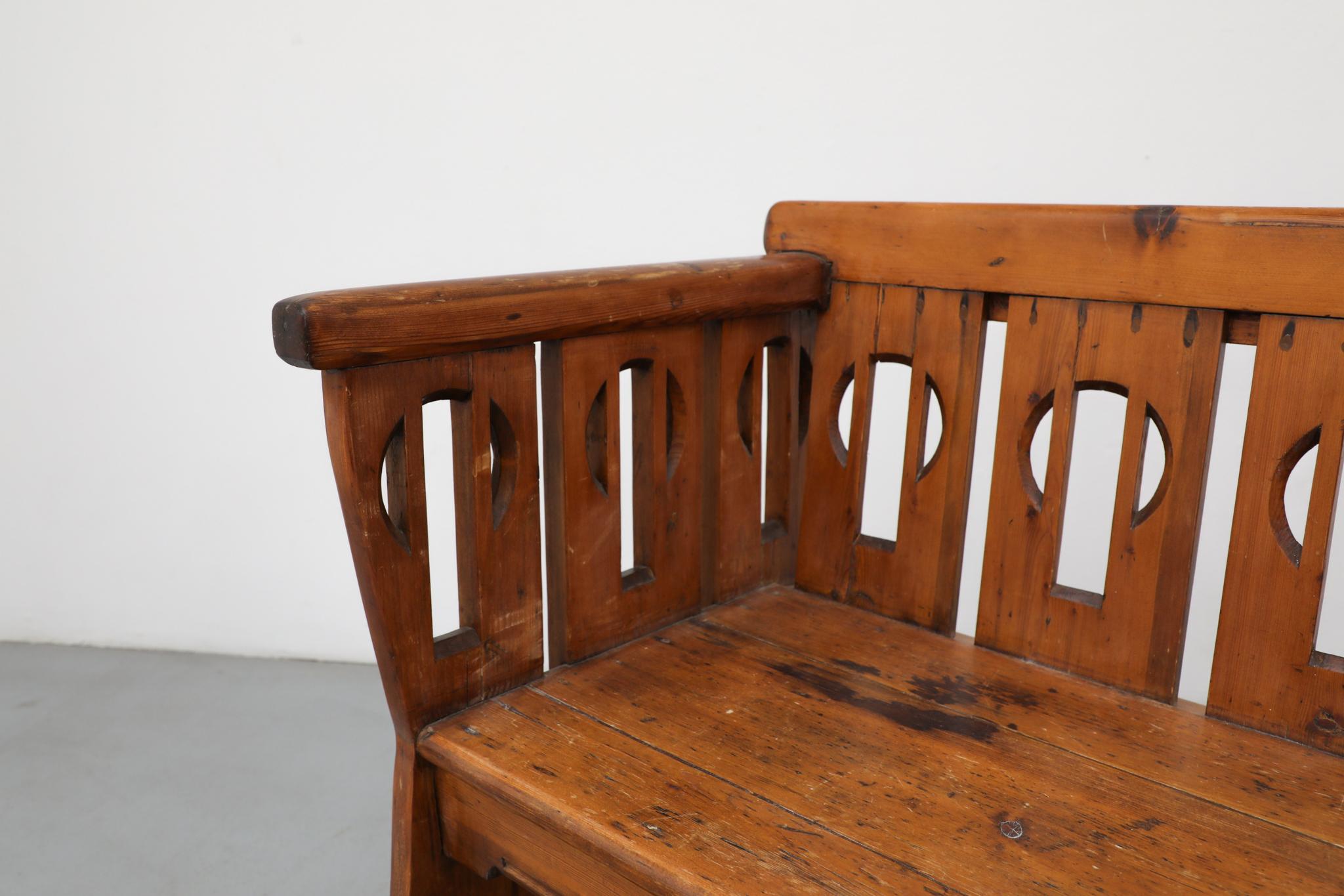 Banc en bois décoré de l'école d'Amsterdam des années 1920 en vente 3