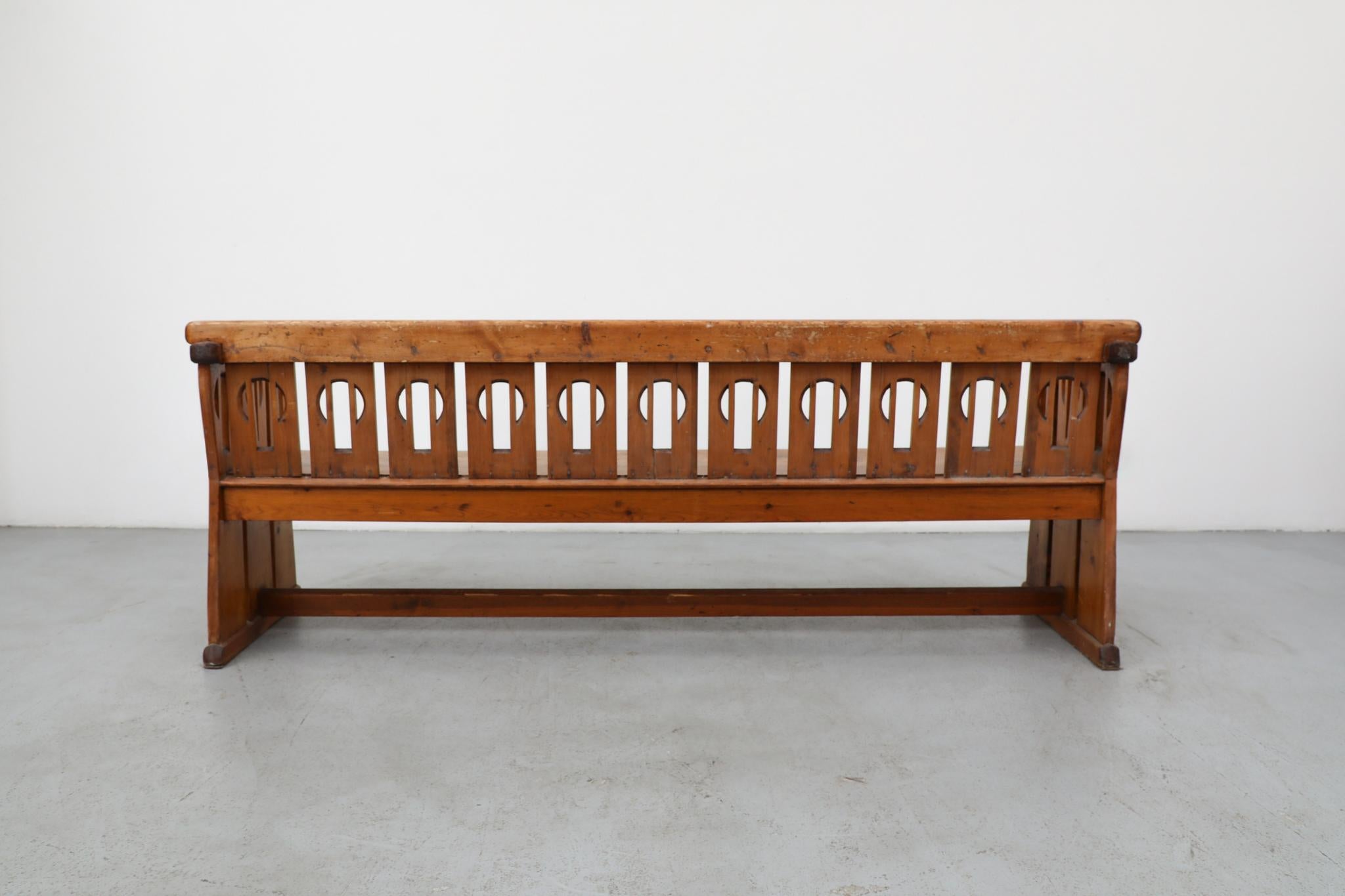 Sculpté Banc en bois décoré de l'école d'Amsterdam des années 1920 en vente