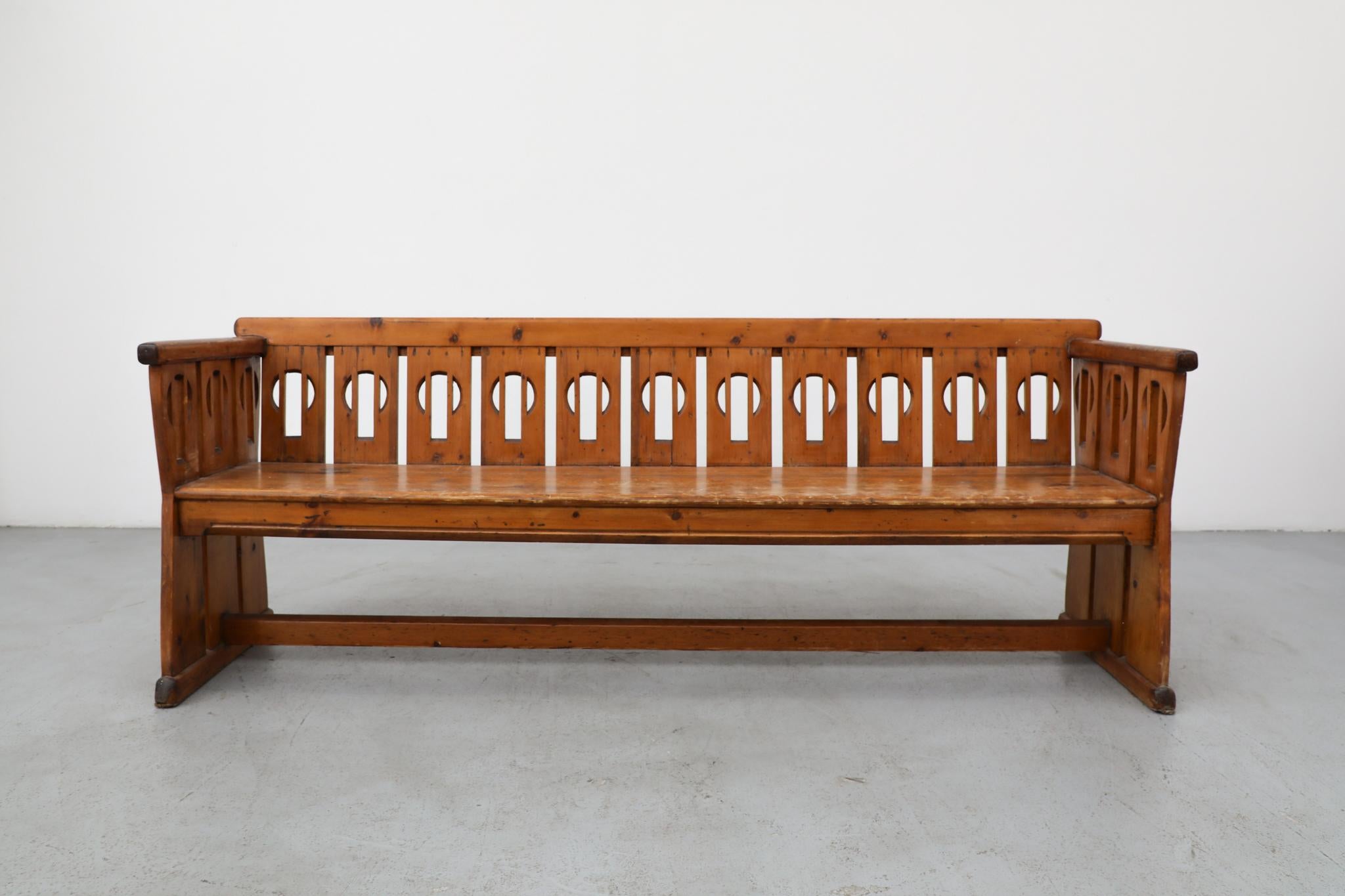 Banc en bois décoré de l'école d'Amsterdam des années 1920 Bon état - En vente à Los Angeles, CA