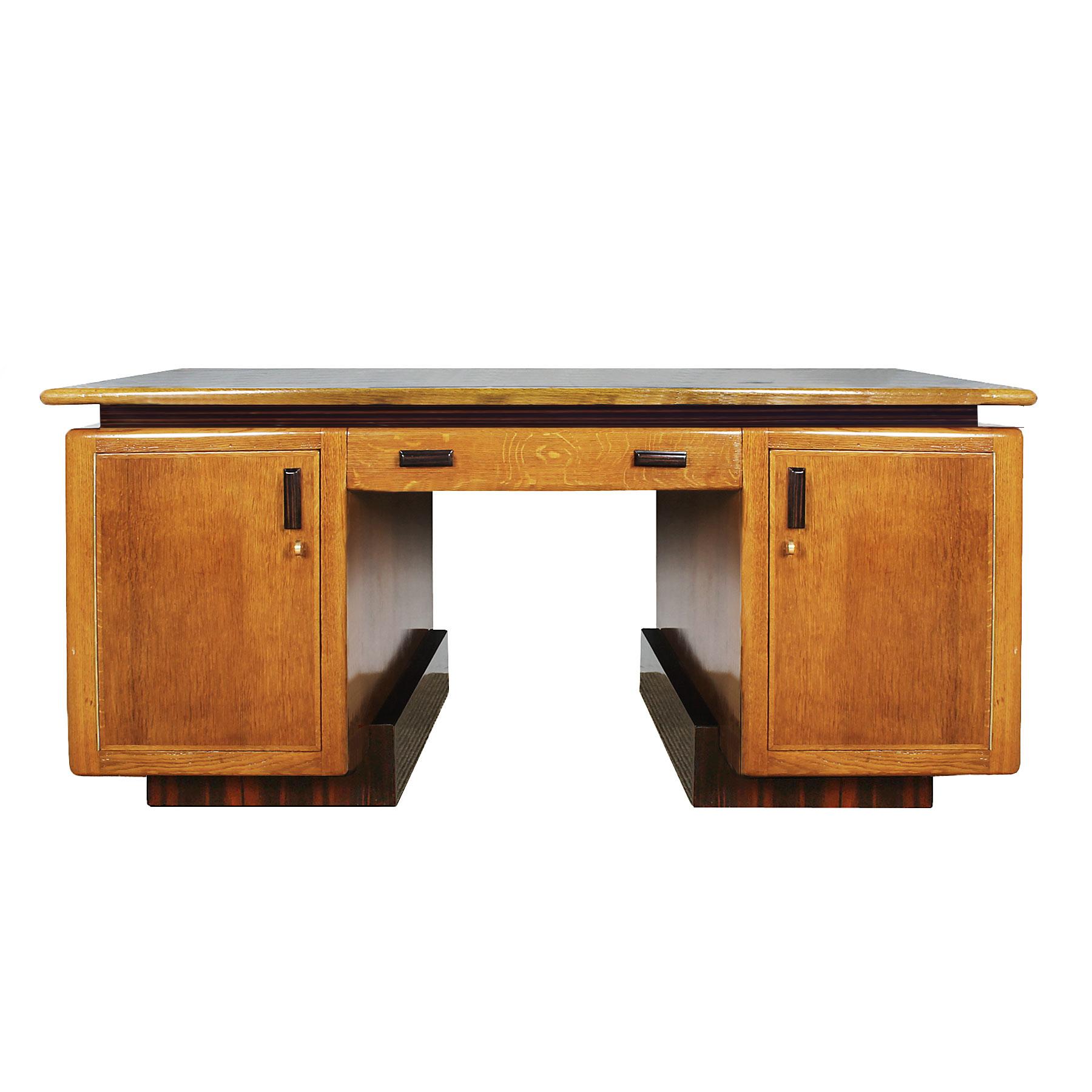 Splendid desk, solid oakwood with Macassar ebony base, original leather on top with Macassar ebony base and handles, French polish.

Design: Amsterdam School.

Netherlands, Amsterdam, circa 1920.