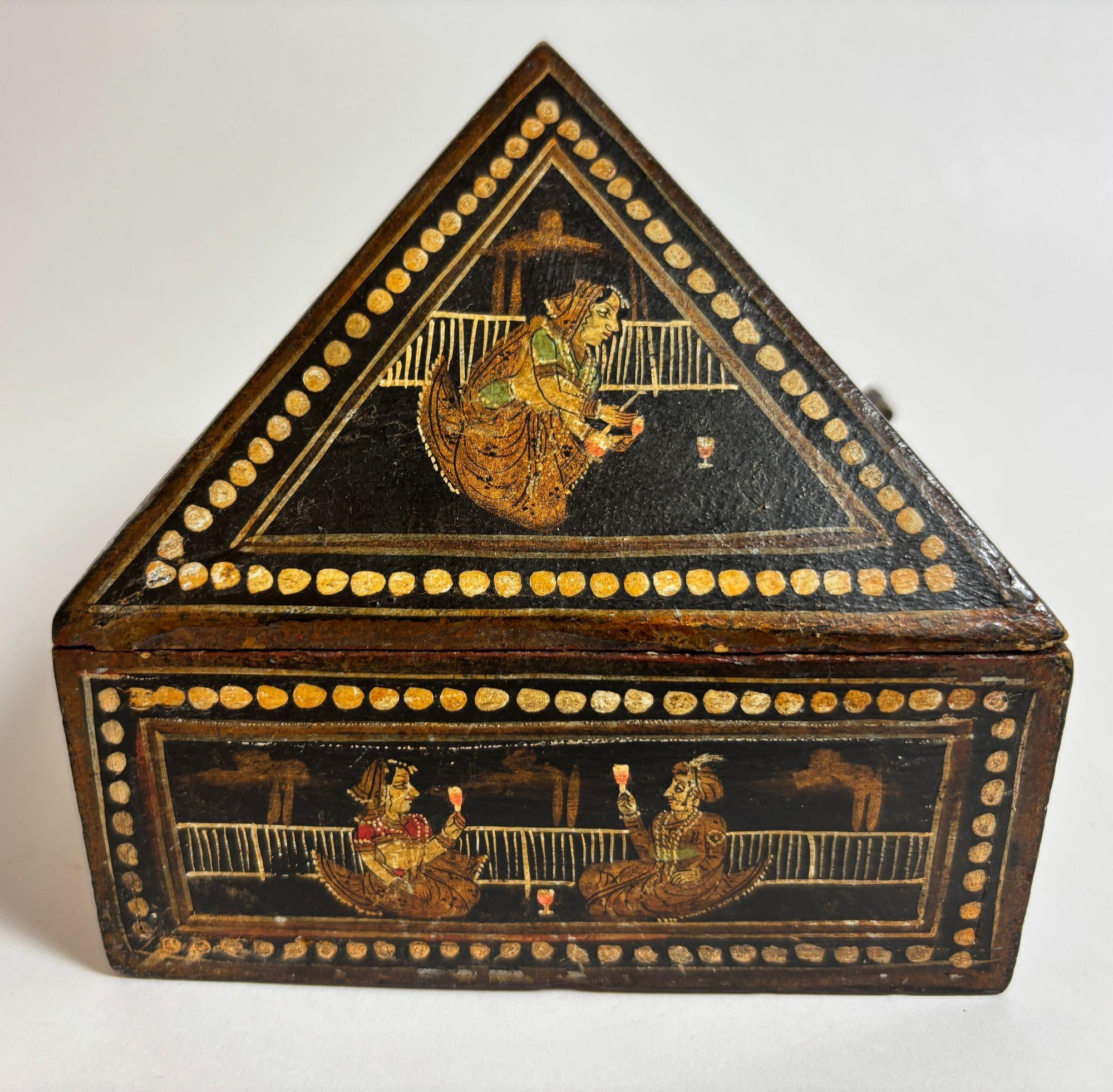 1920er Jahre Anglo-Raj Handbemalte Rajasthani Mitgiftbox (20. Jahrhundert) im Angebot
