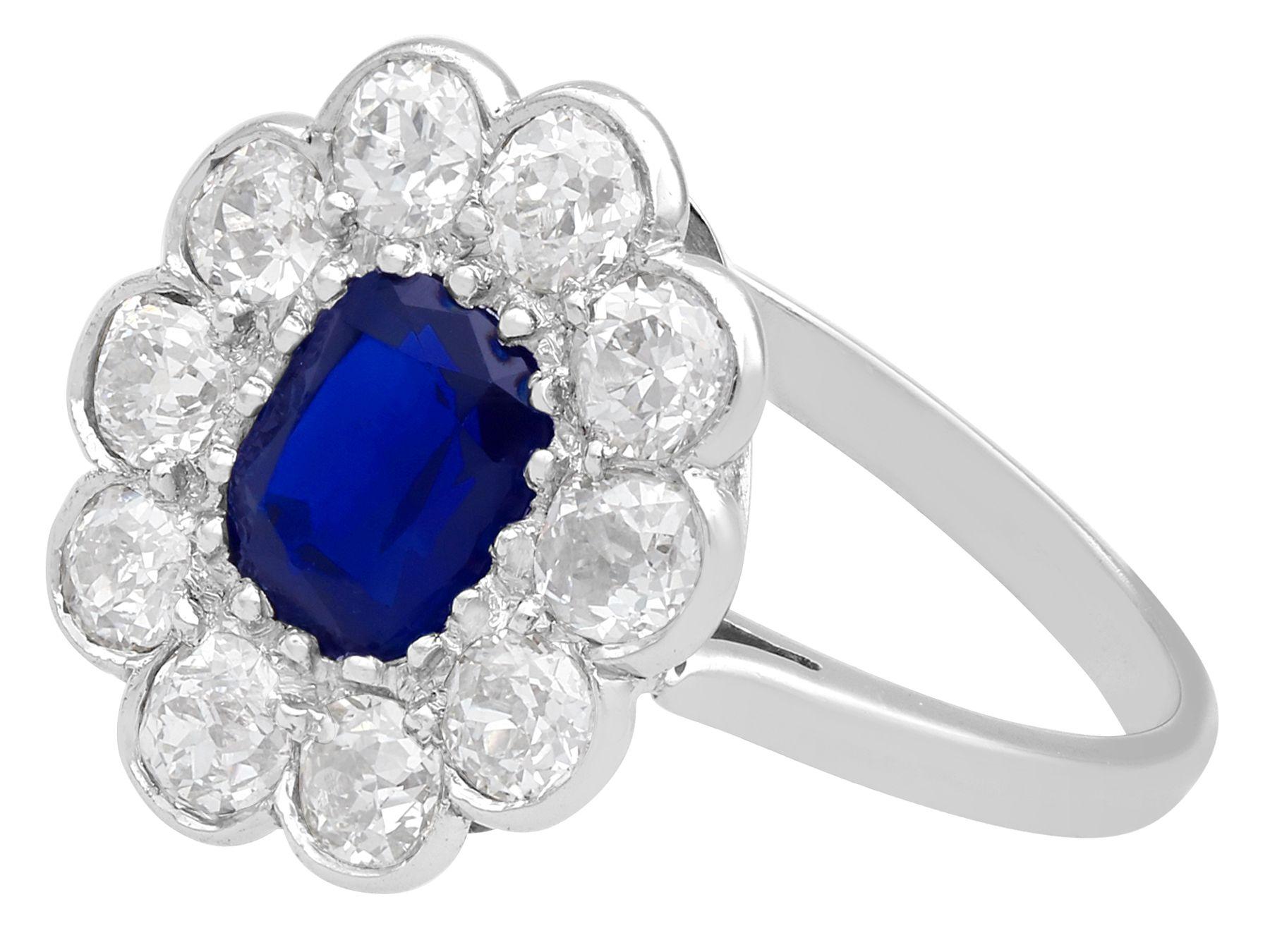 Antiker Platin-Cluster-Ring mit 1,07 Karat Saphir und 1,54 Karat Diamant aus den 1920er Jahren (Kissenschliff)