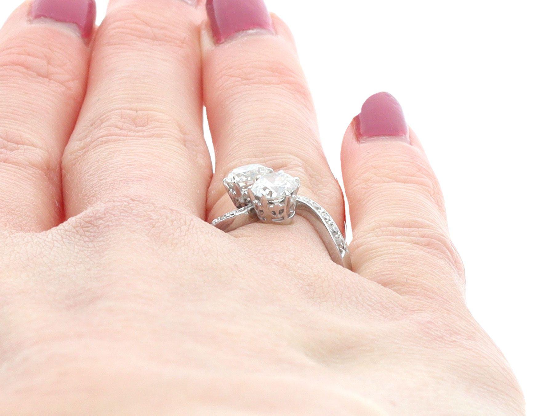 1920s Antique 1.53 Carat Diamond and Platinum Twist Engagement Ring For Sale 3