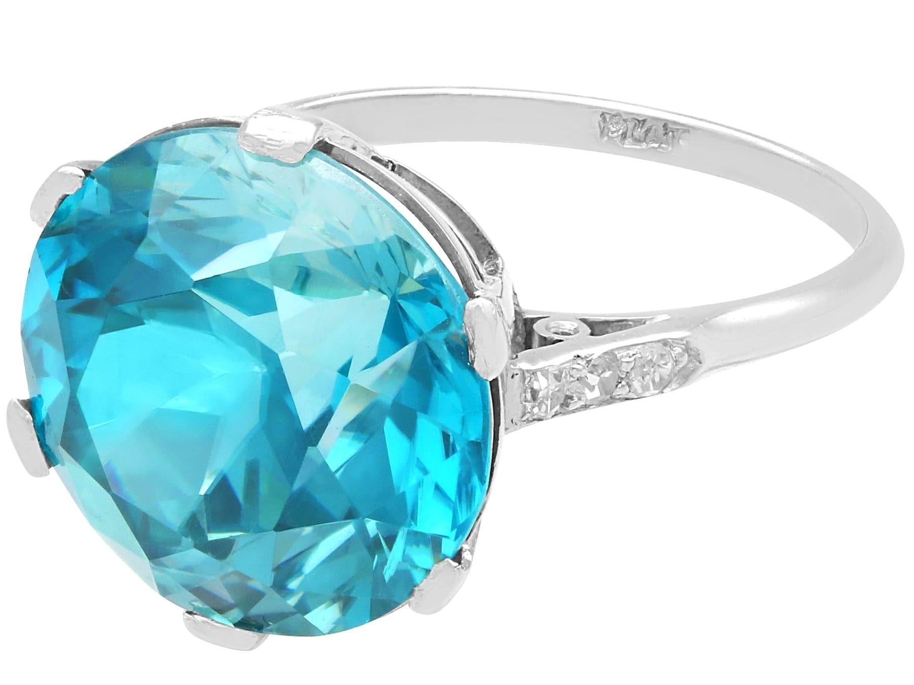 Taille ronde Bague de fiançailles solitaire ancienne de 16,60 carats en platine avec zircon et diamants en vente