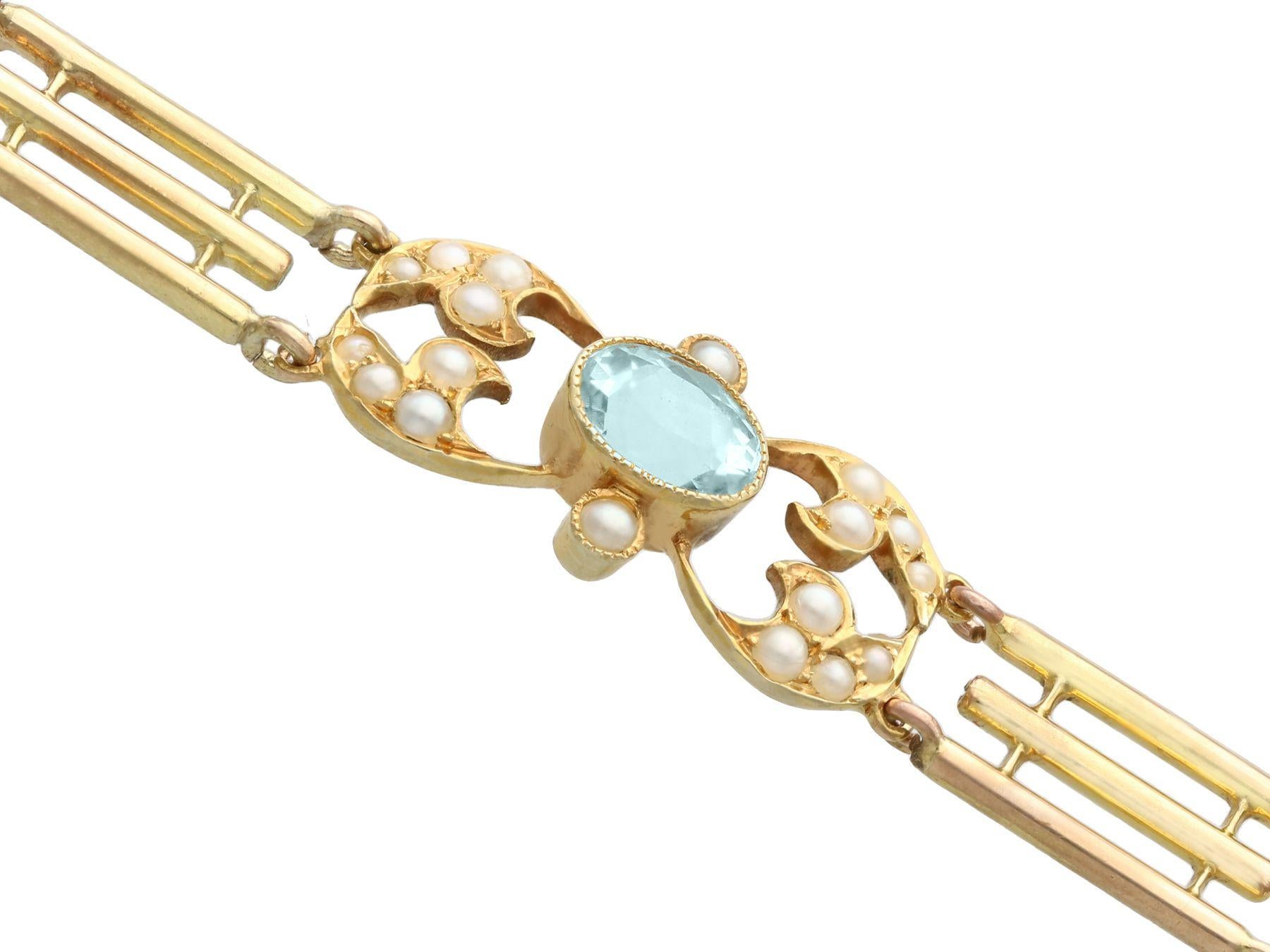 1920s 2.55 Carat Aquamarine and Seed Pearl Yellow Gold Gate Bracelet In Good Condition For Sale In Jesmond, Newcastle Upon Tyne