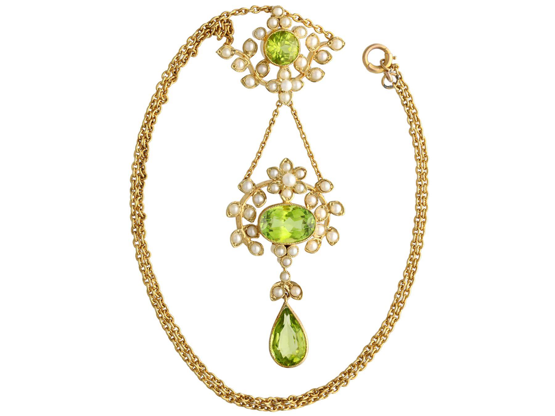 A stunning, fine and impressive antique 3.43 carat peridot and seed pearl, 15 karat yellow gold necklace; part of our diverse antique jewelry collections.

This stunning antique peridot and pearl necklace has been crafted in 15k yellow gold.

The