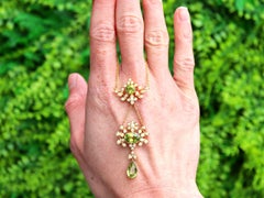 1920s Antique 3.43 Carat Peridot and Seed Pearl Yellow Gold Necklace
