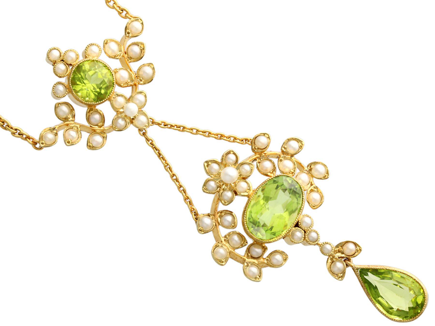 1920er Jahre Antik 3,43 Karat Peridot und Seed Pearl Gelbgold Halskette (Tropfenschliff) im Angebot