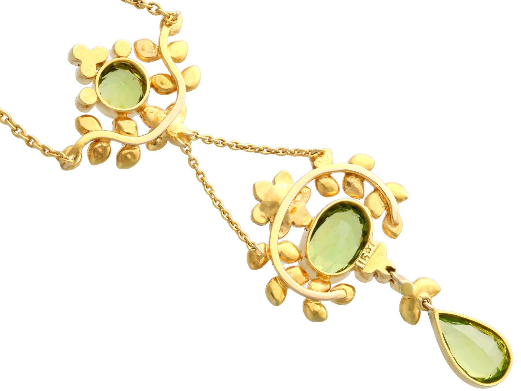 1920er Jahre Antik 3,43 Karat Peridot und Seed Pearl Gelbgold Halskette für Damen oder Herren im Angebot