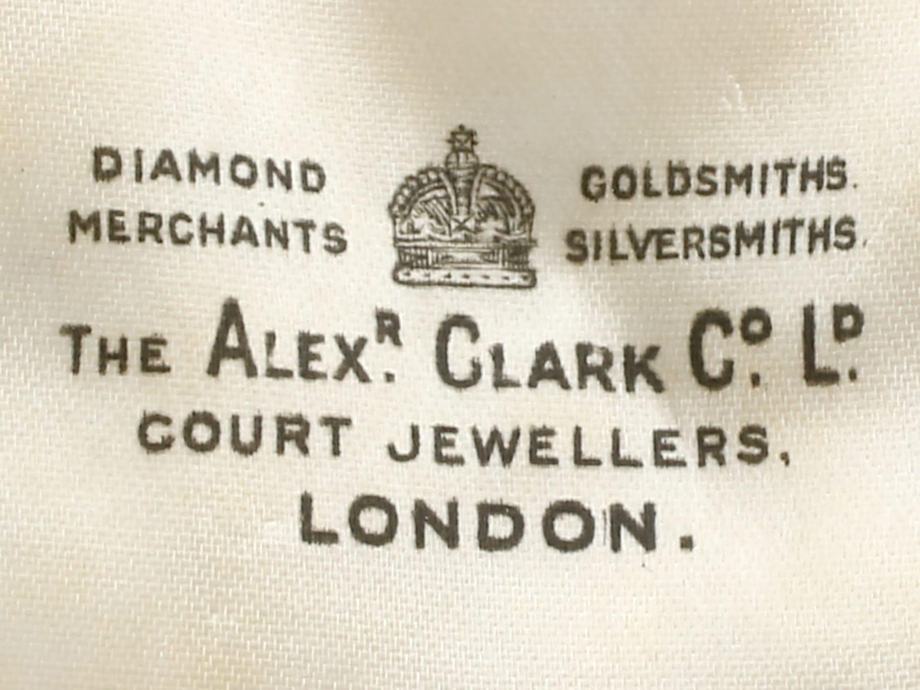 Pendentif ancien en or blanc avec grenat de 4,32 carats et diamants de 1,08 carat, années 1920 en vente 4