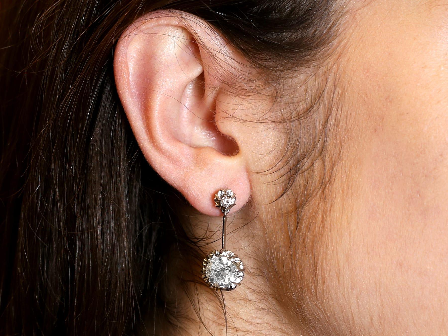 1920er Jahre Antike 4,70 Karat Diamant und Platin Tropfen Ohrringe im Angebot 7