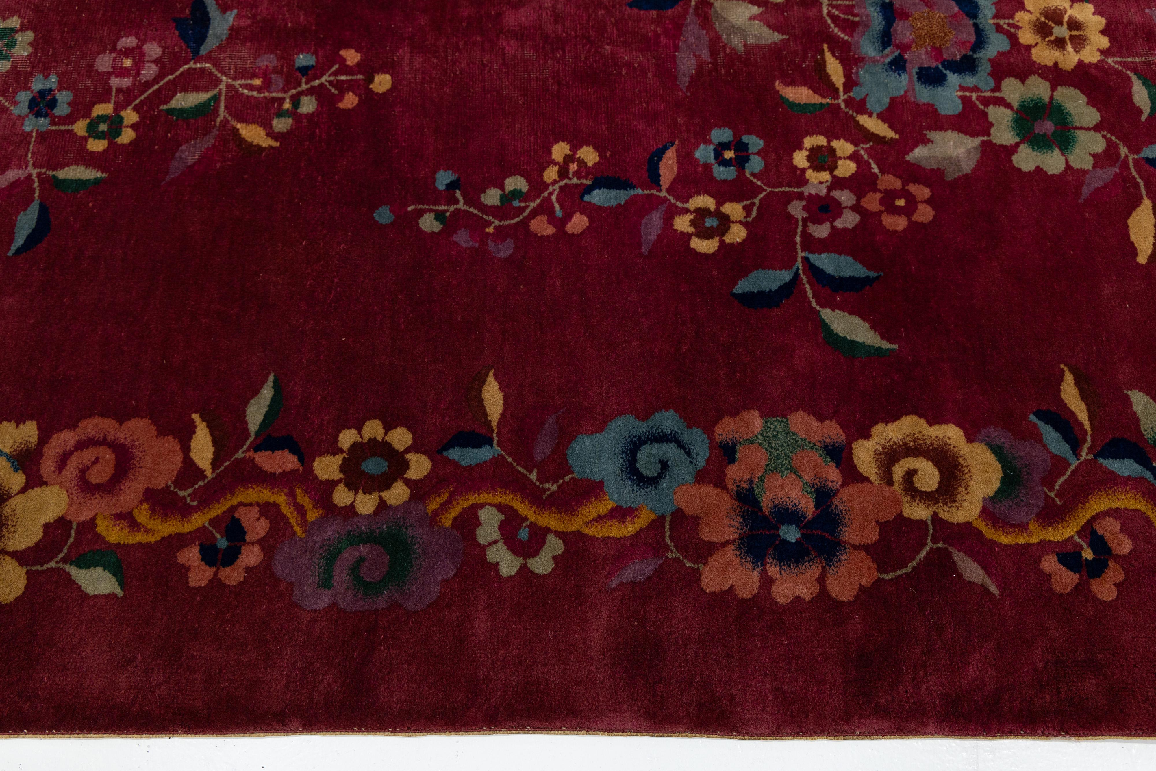1920er Jahre Antike Art Deco Chinesisch Rot Wolle Teppich mit Blumenmuster (Handgeknüpft) im Angebot