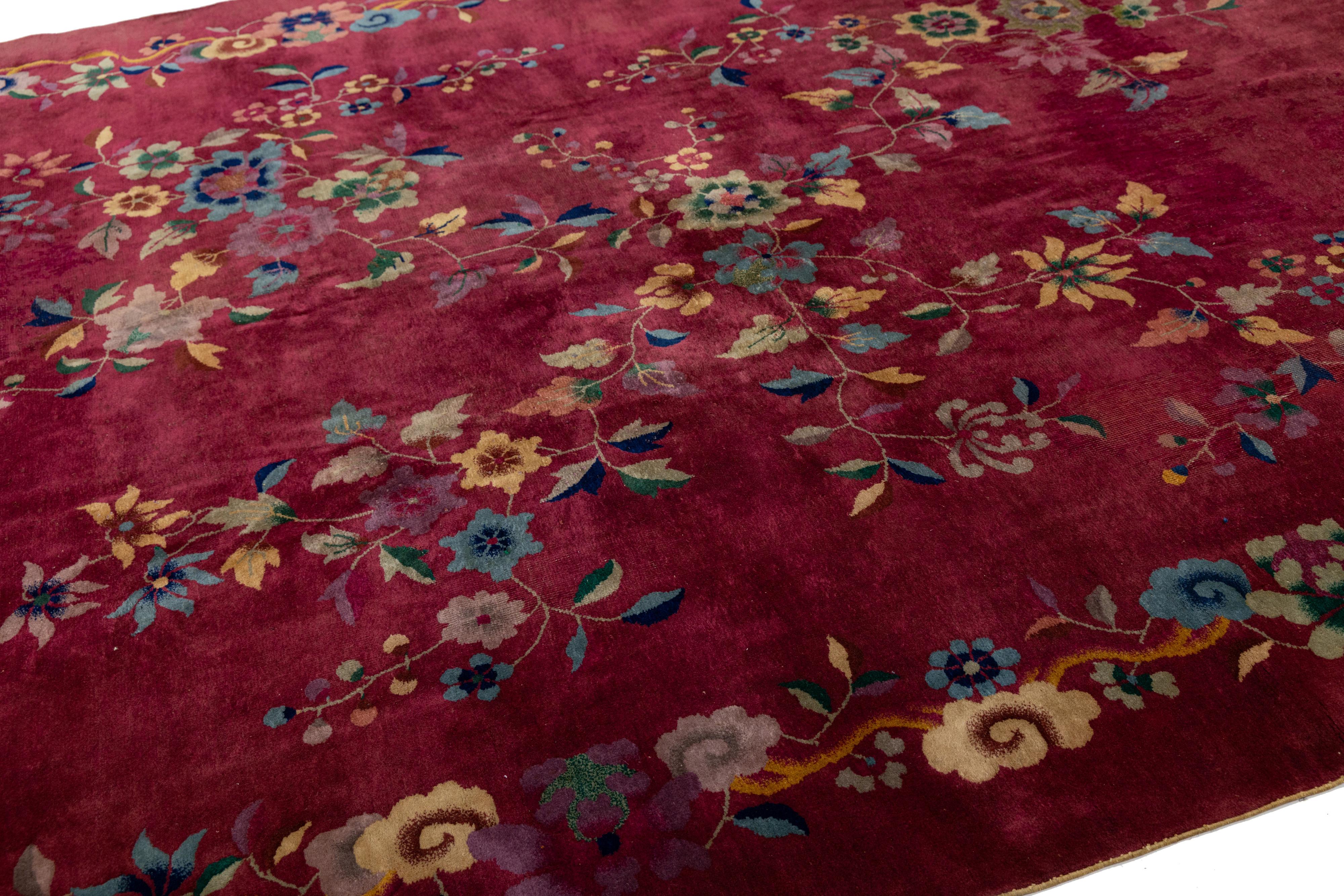 1920er Jahre Antike Art Deco Chinesisch Rot Wolle Teppich mit Blumenmuster (20. Jahrhundert) im Angebot
