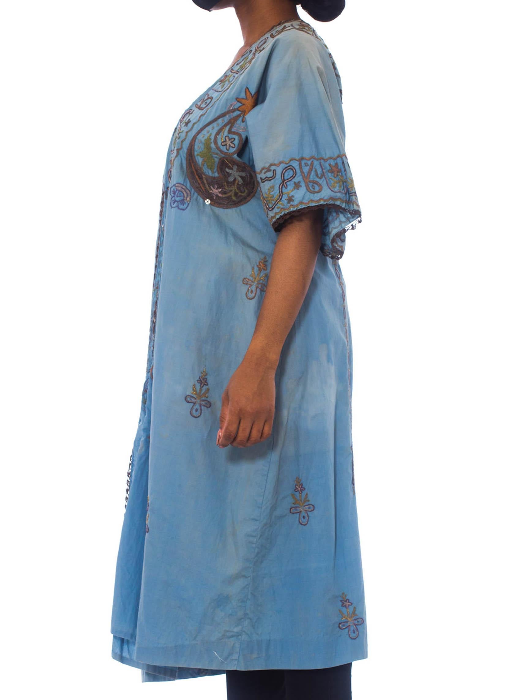 1920S Staubblaue Seide/Baumwollmischung Antike Handgefärbte Kurze Ärmel Mesopotamisch  (Blau) im Angebot