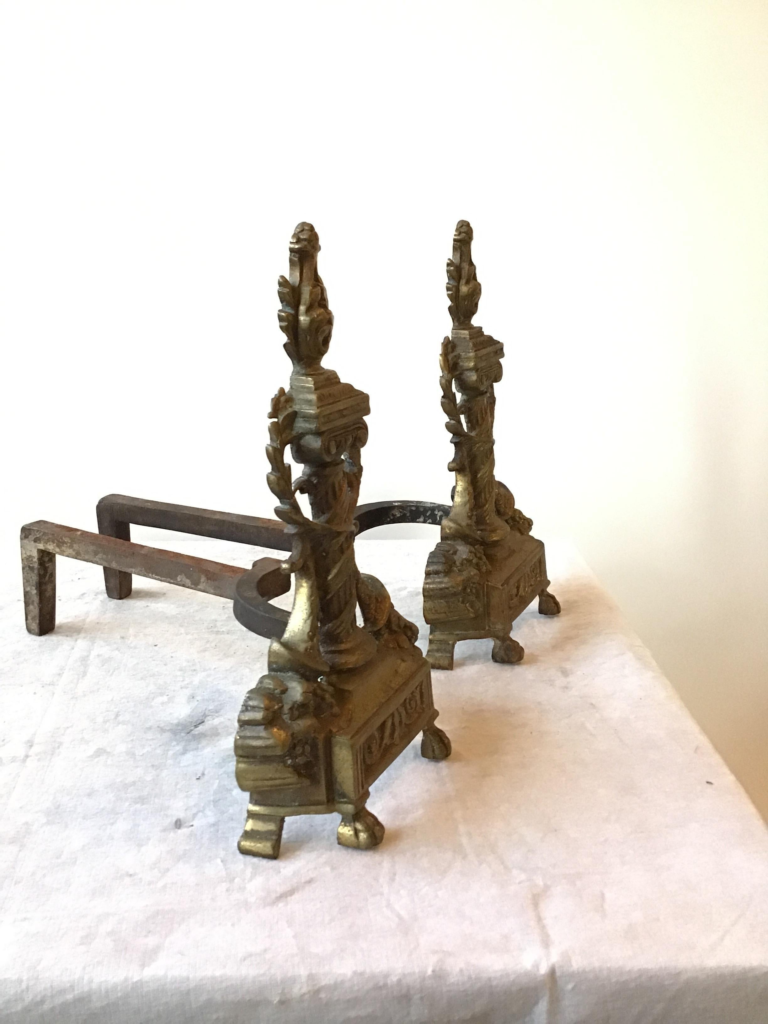 1920s Antiguo Latón Ornamentado Andirons en Bueno estado para la venta en Tarrytown, NY