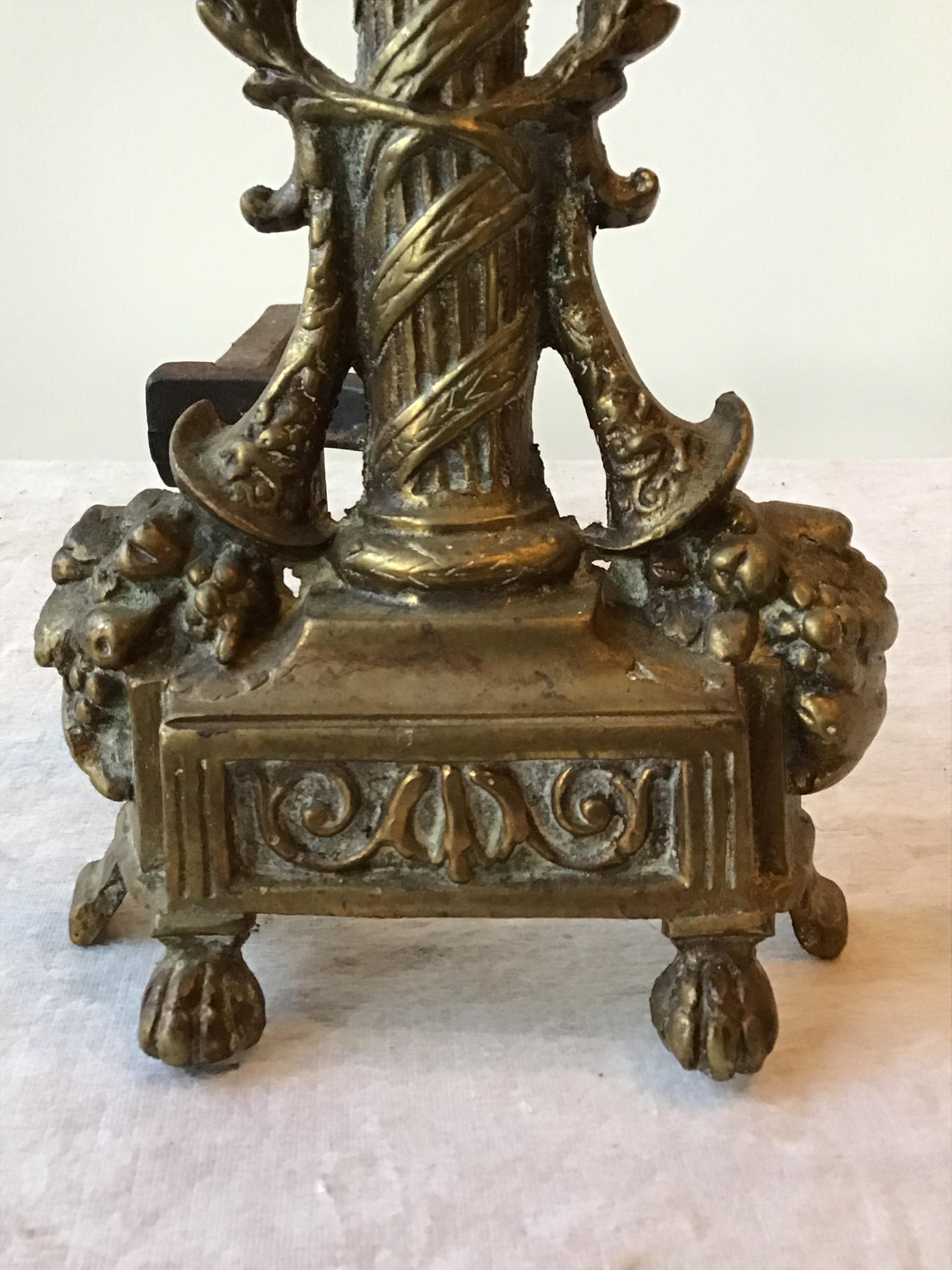 1920s Antiguo Latón Ornamentado Andirons en venta 4