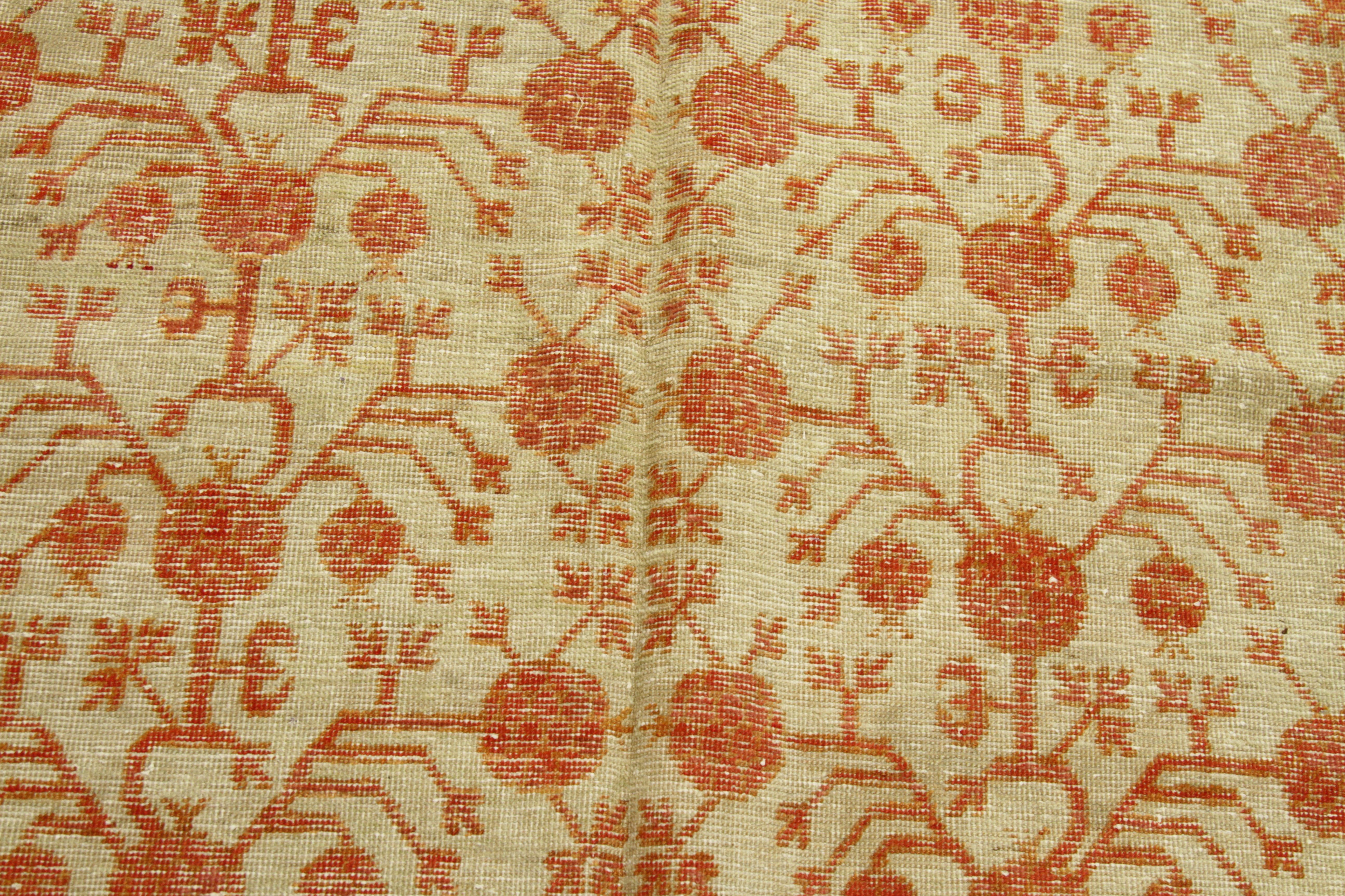 Antiker zentralasiatischer Teppich Khotan-Design aus den 1920er Jahren mit beigem und orangefarbenem Motivq im Angebot 3